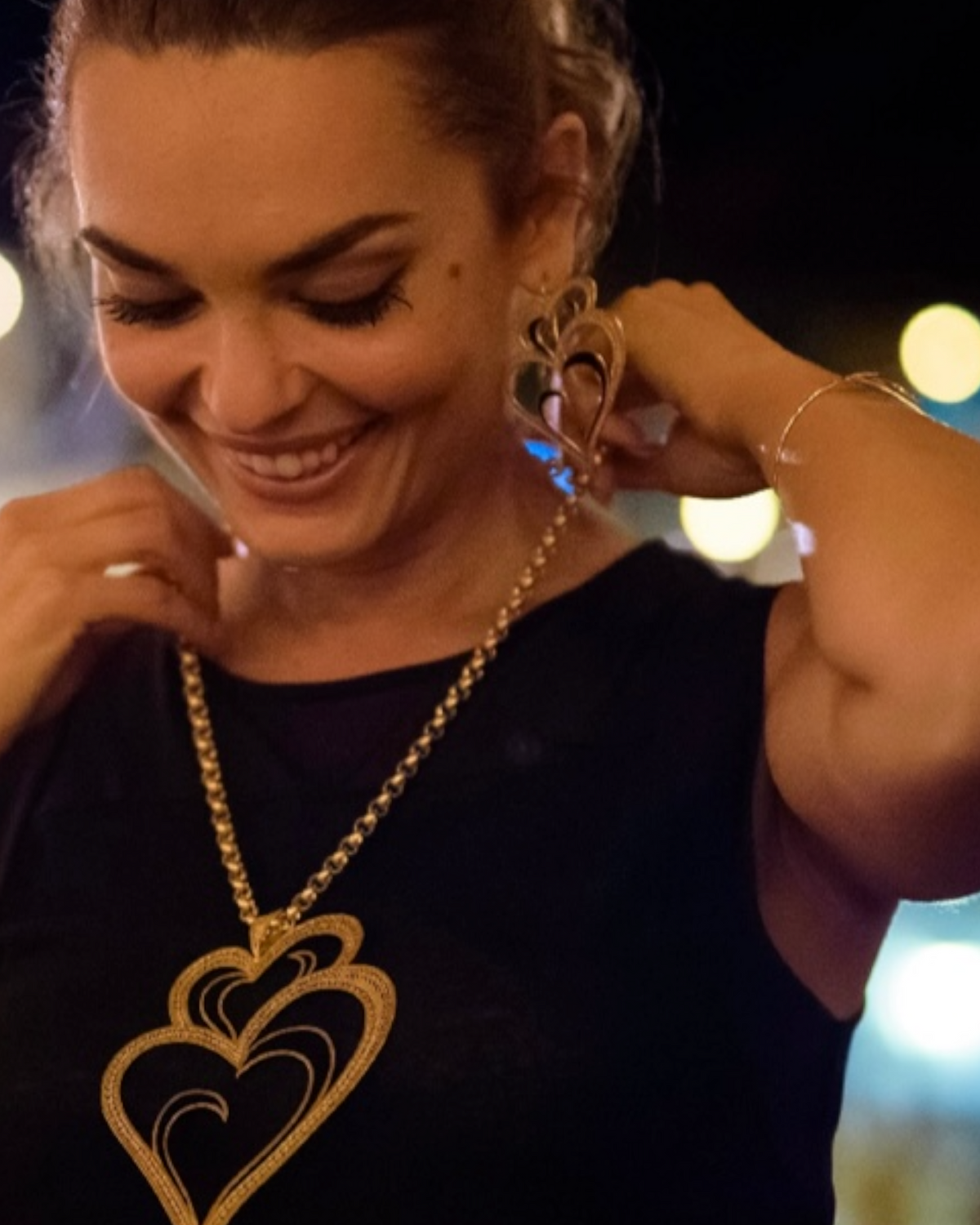 Medalha Coração de Viana com esmalte preto em prata 925, da coleção Viana é Amor.