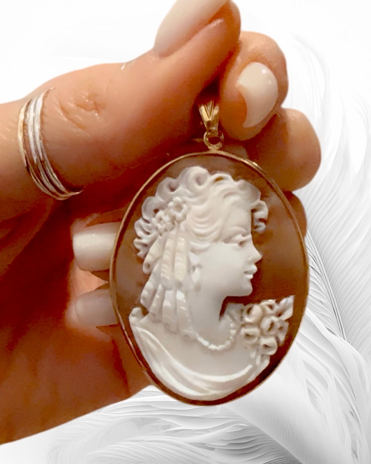 Medalha Camafeu em Prata Dourada