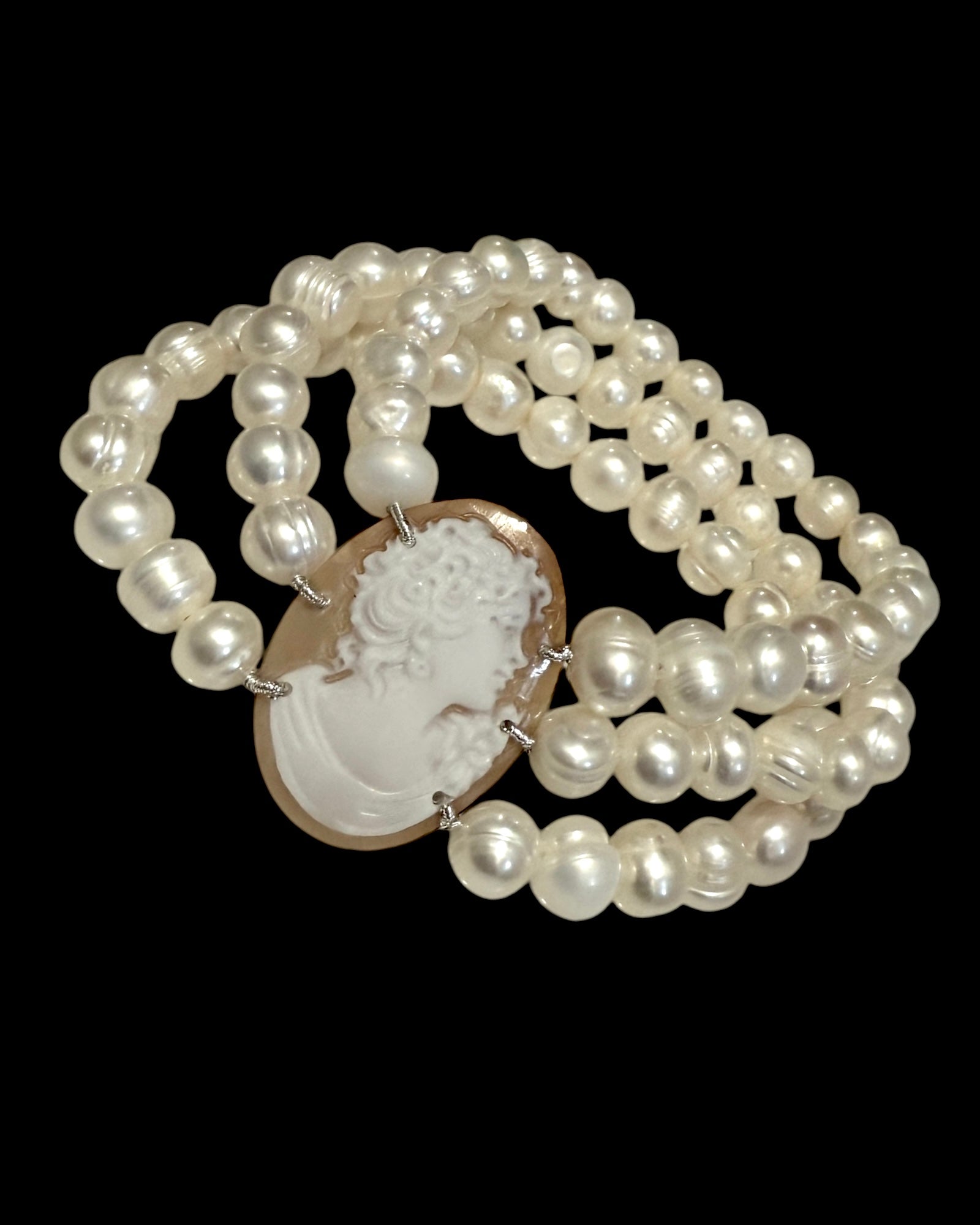 Pulseira Camafeu com Pérolas em Prata