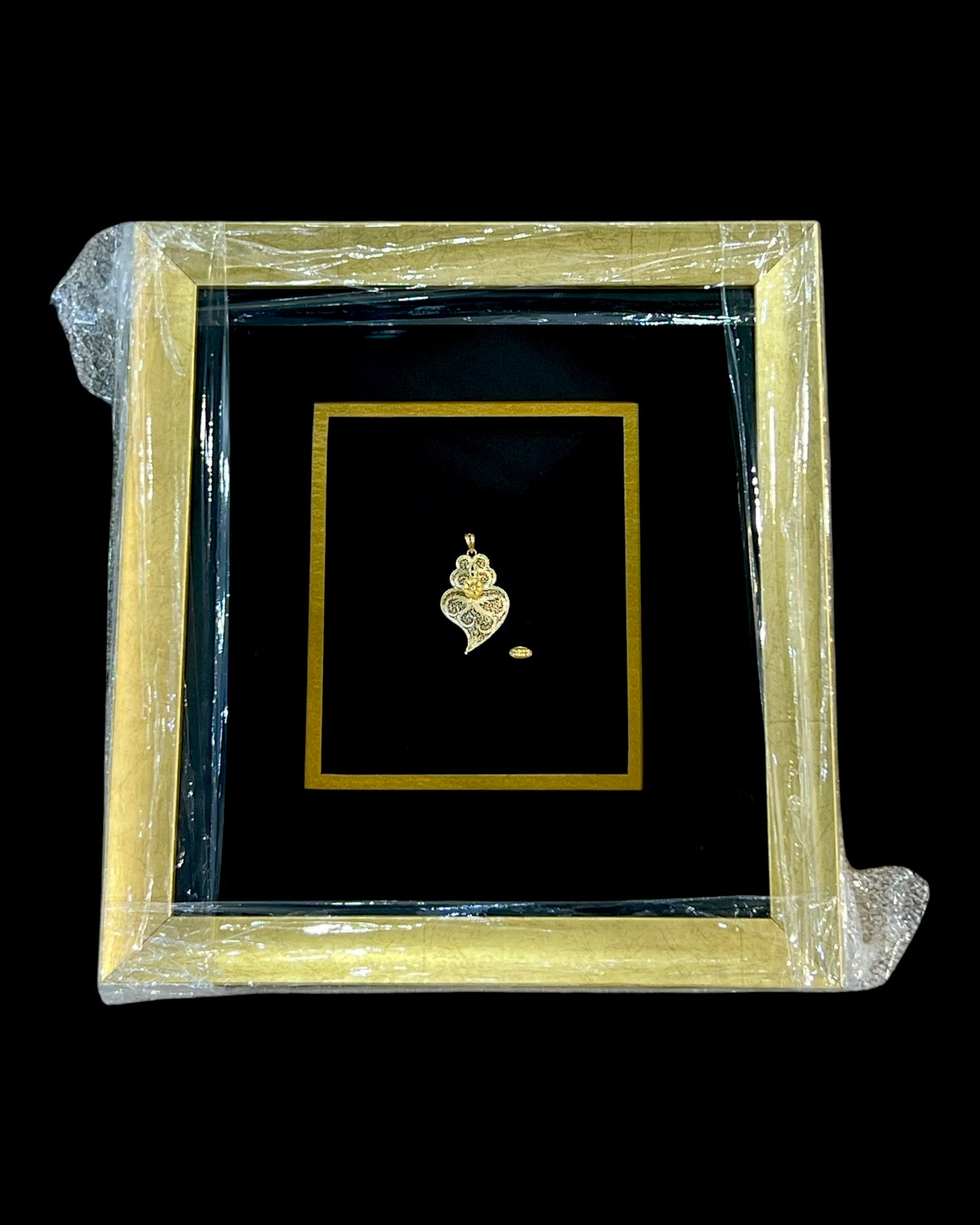 Viana Heart Frame in Gold Silver