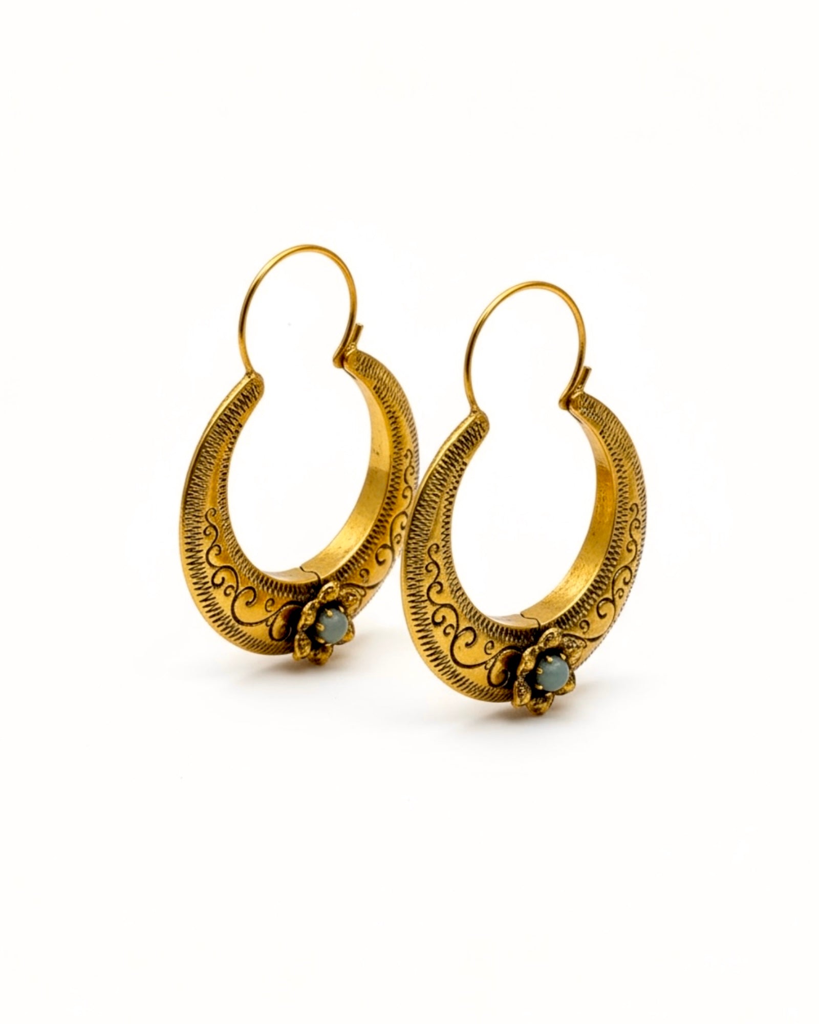 Baroque earrings in gilded silver with blue stone.