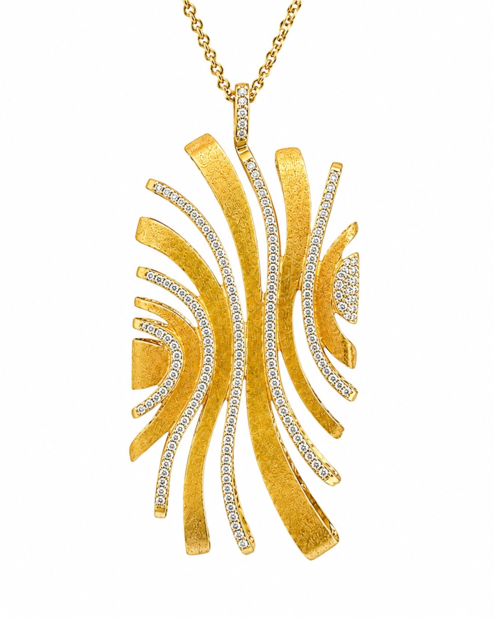 Colar Dourado com Pendente em Linhas Onduladas e Brilho