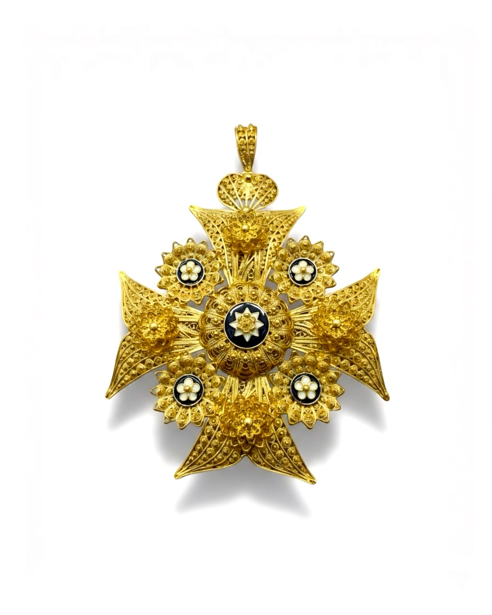 Medalha Cruz de Malta em Prata Dourada com Caramujo Azul