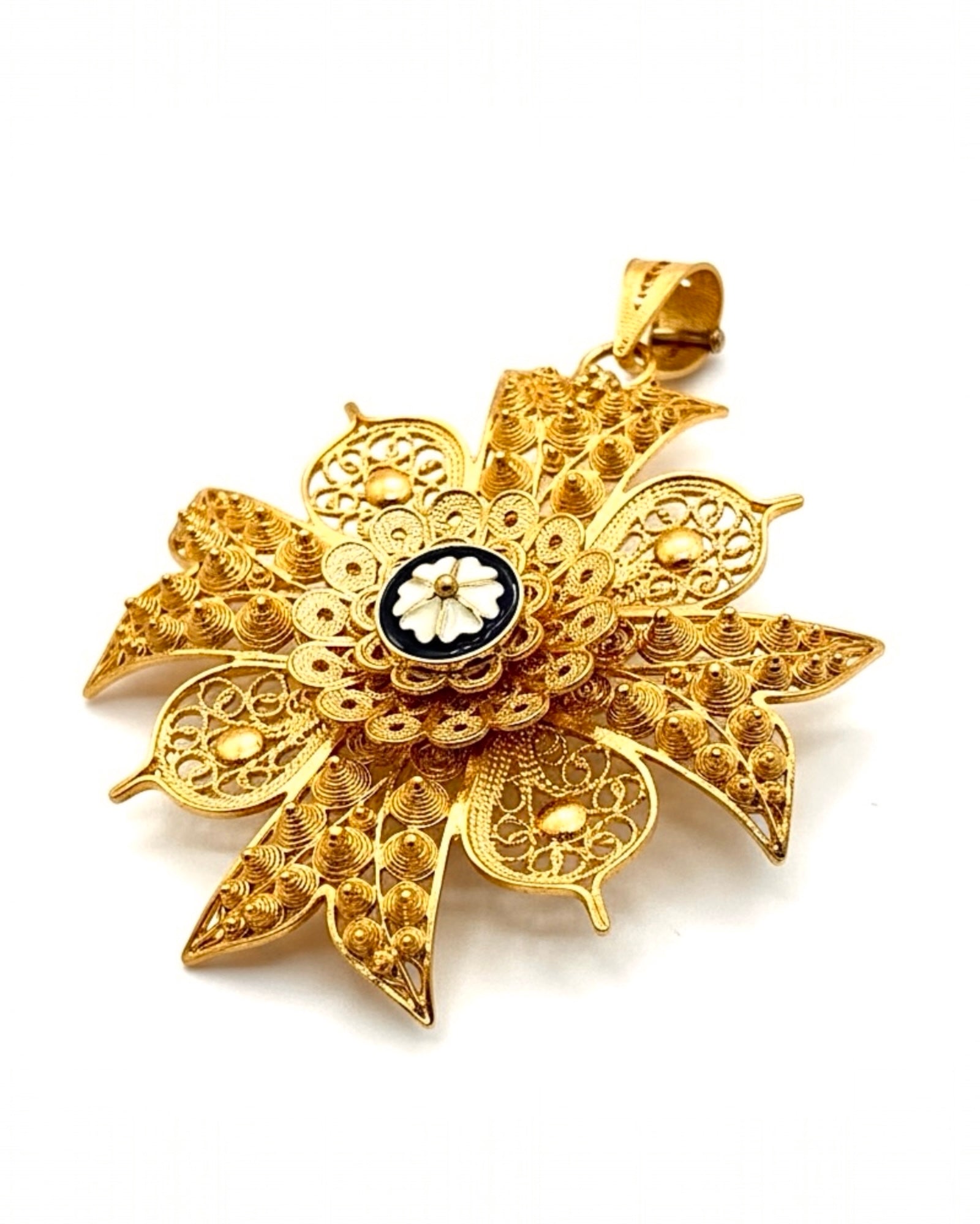 Medalha Cruz de Malta de Filigrana em Prata Dourada com Esmalte Azul e Branco