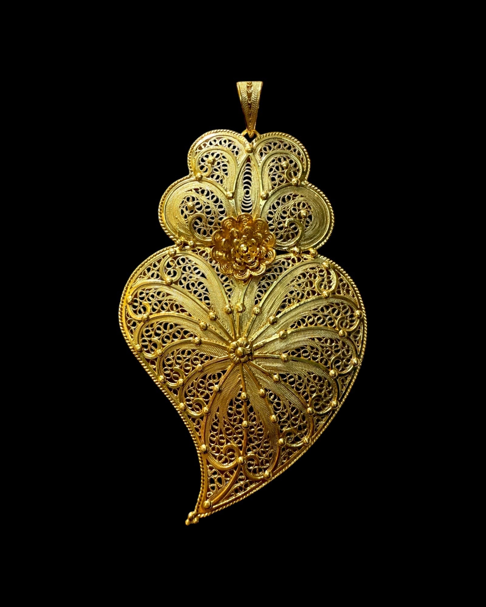 Medalha Coração de Viana Floral em Prata Dourada