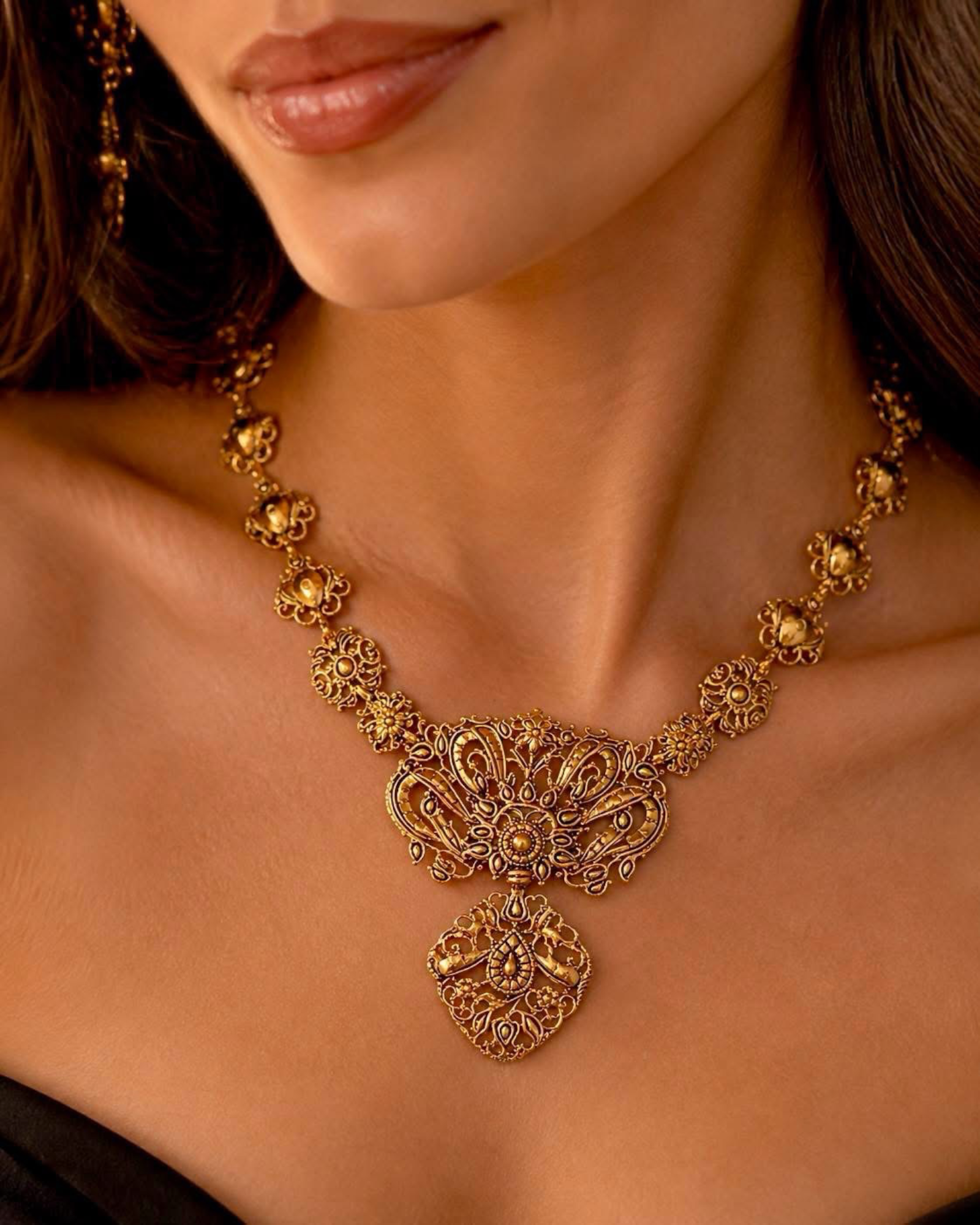 Filigree Bow Necklace in Gold-Plated Silver