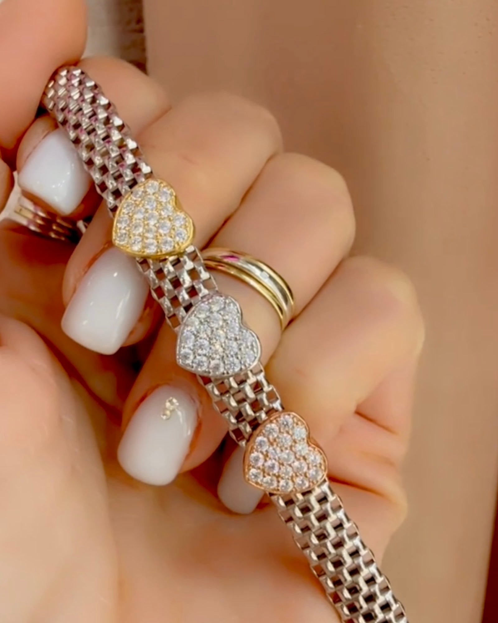 Pulseira em Prata com Corações em Prata Branca, Rosa e Dourada