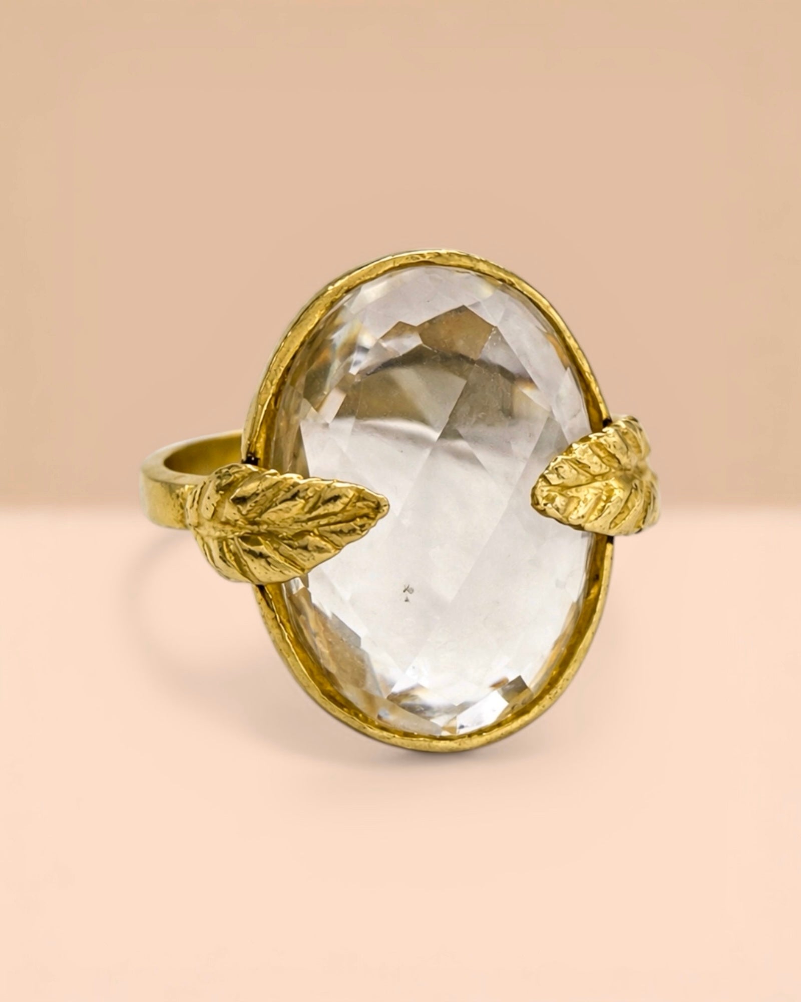 Anel Folhas com Pedra Oval em Prata Dourada