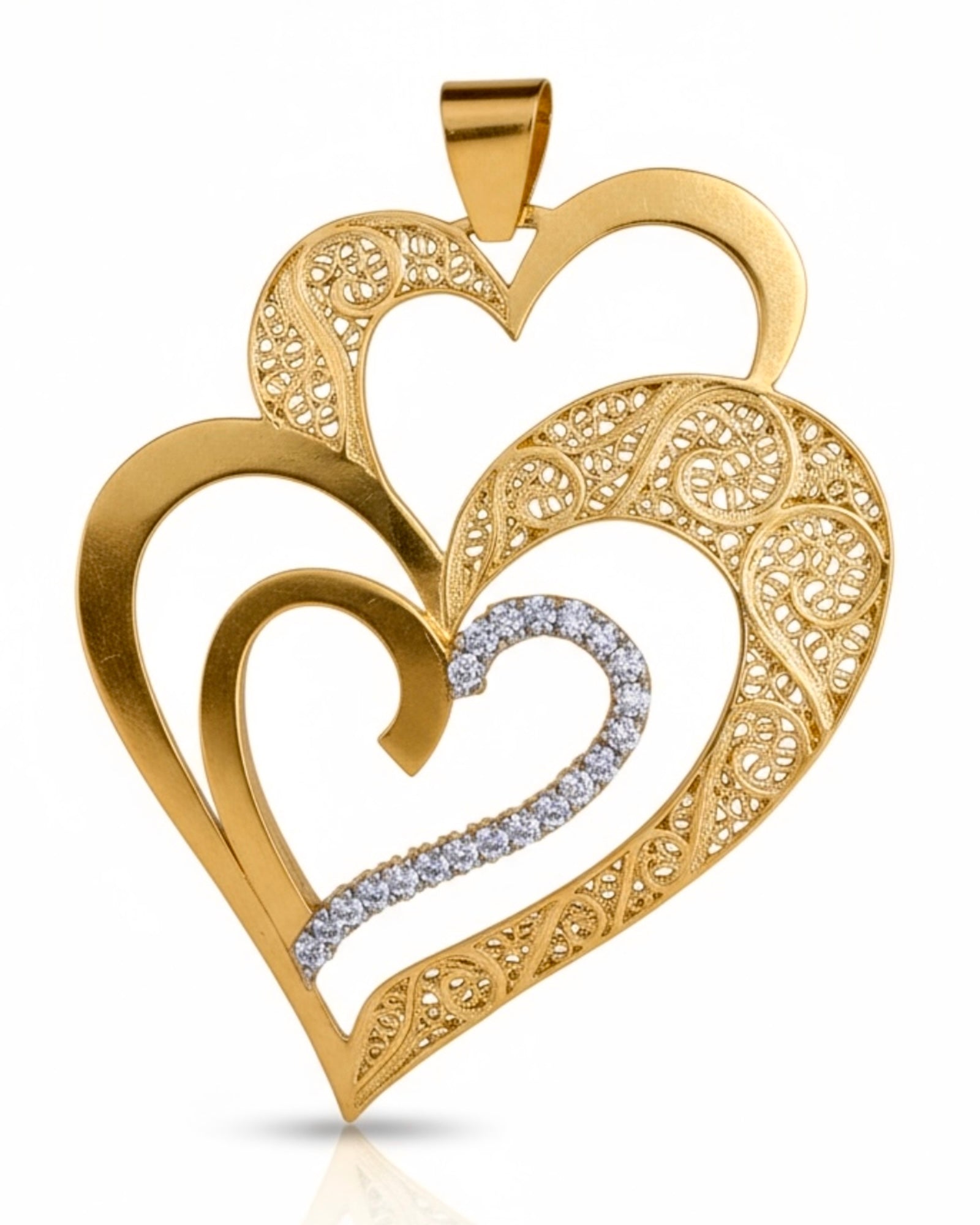 Viana is Love Heart Earrings in Pink Silver
