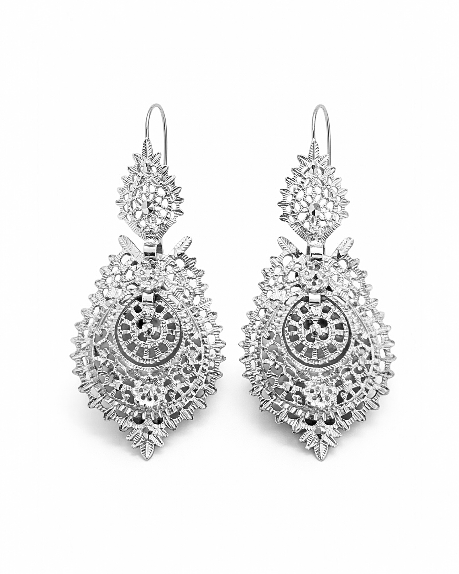 Queen-style earrings in silver (with hook)