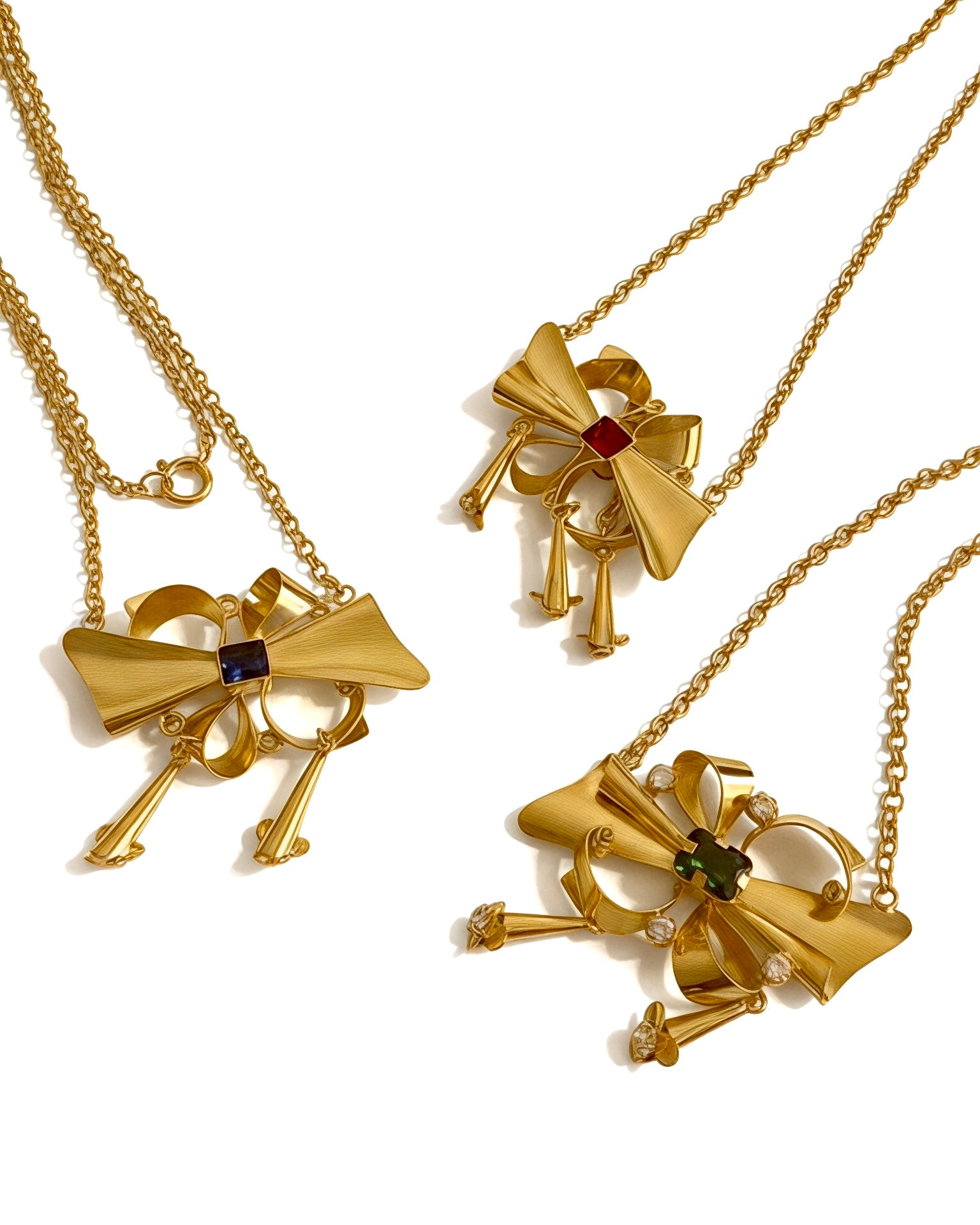 Baroque necklace with green stone in gold-plated silver.