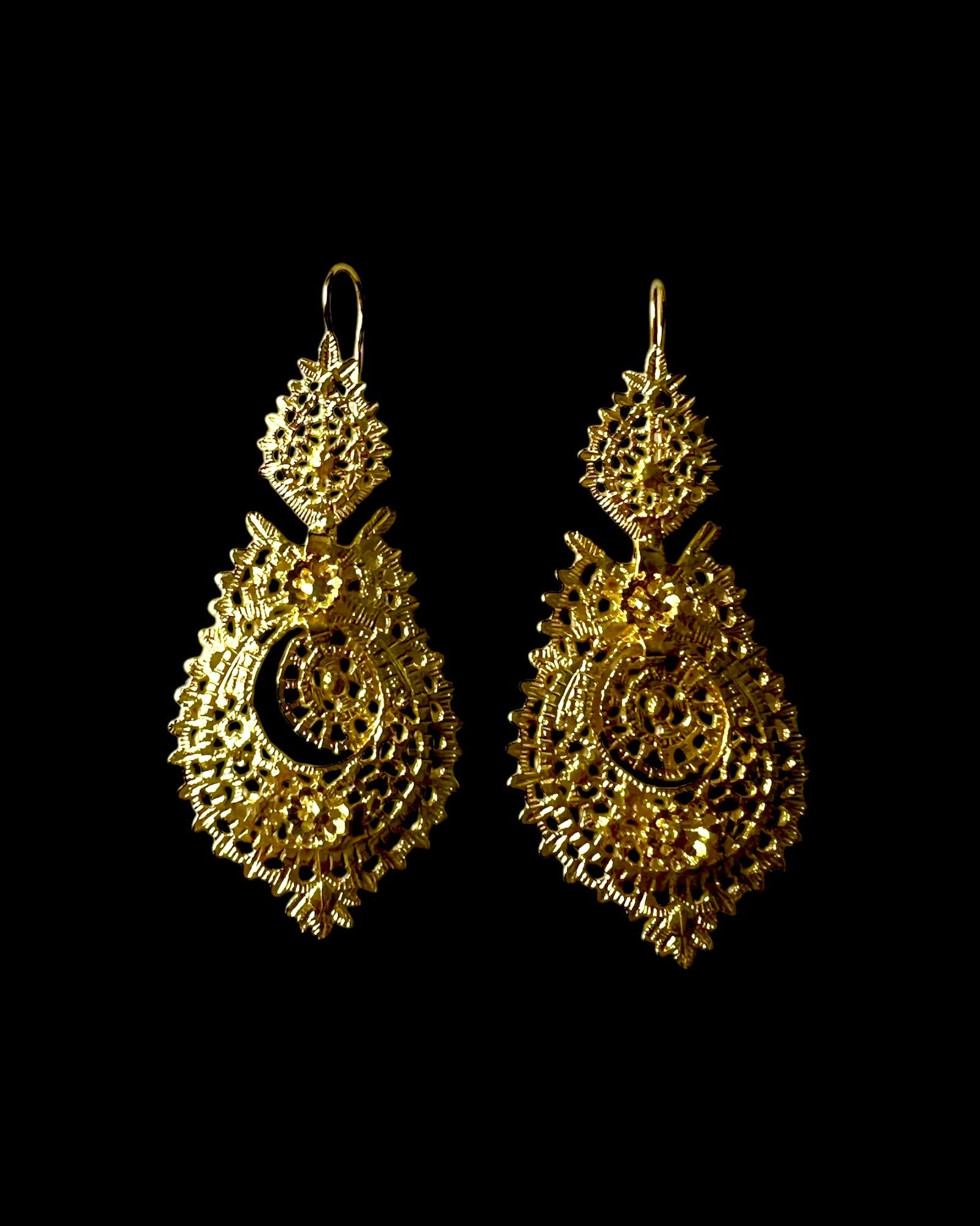 Queen Earrings in Gold Plated Silver