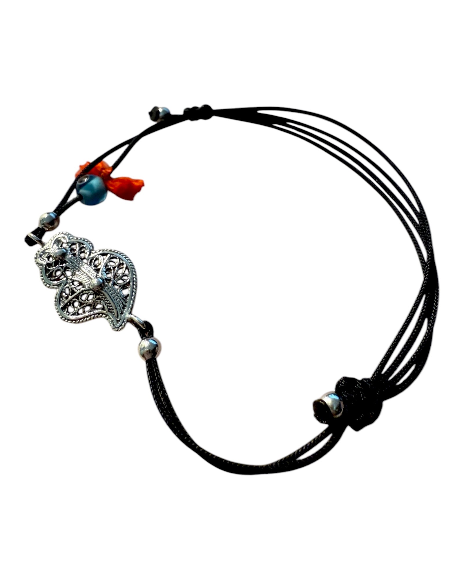 Pulseira de Seda Preta com Coração de Viana em Prata