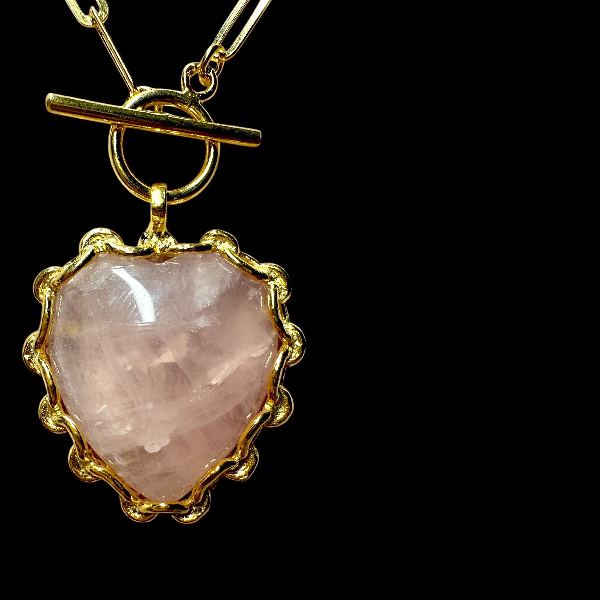 Colar com Coração em Quartzo Rosa e Corrente em Prata Dourada