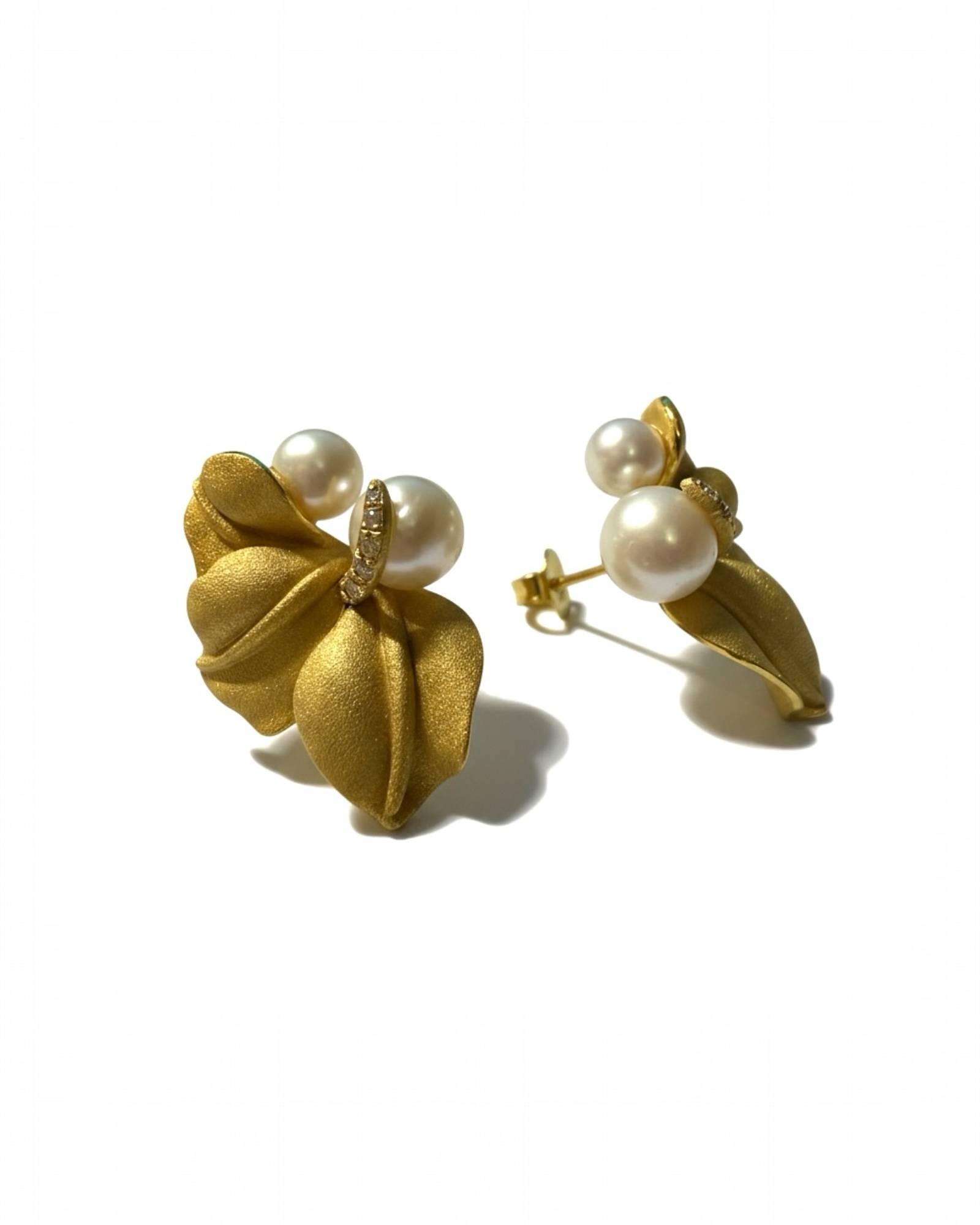 Flower Earrings with Pearl in Gold-Plated Silver