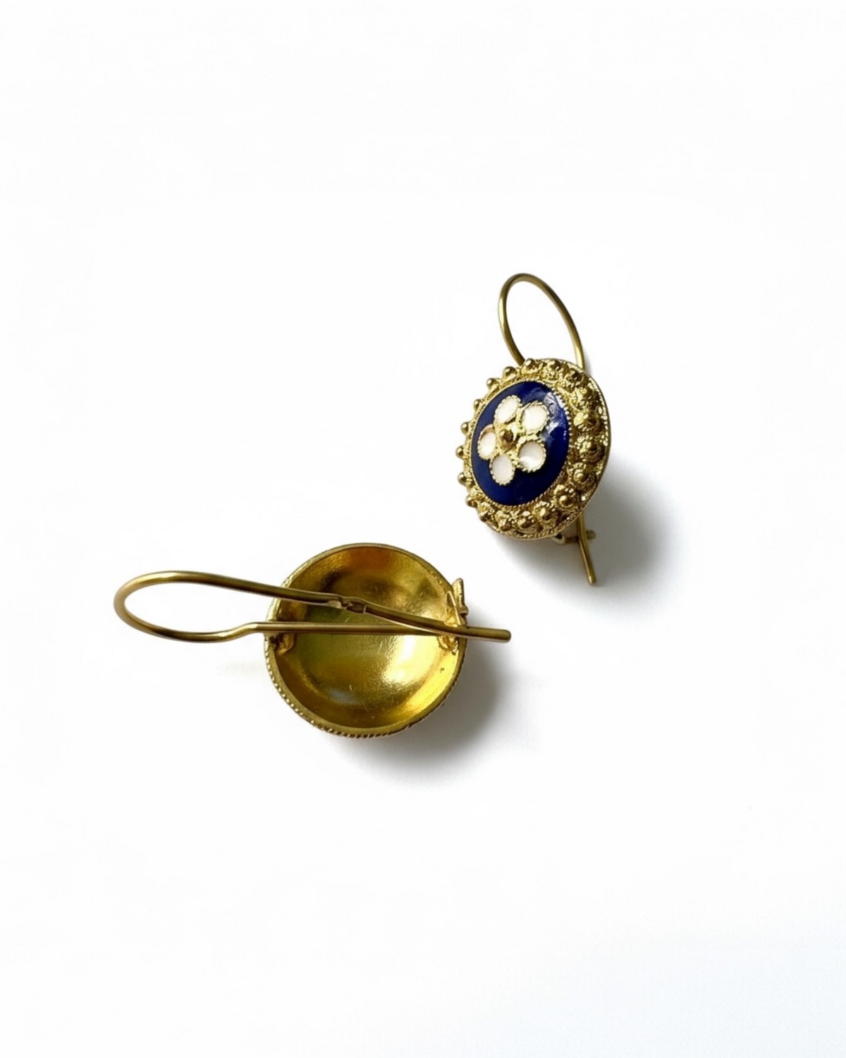 Blue snail earrings in gold-plated silver.