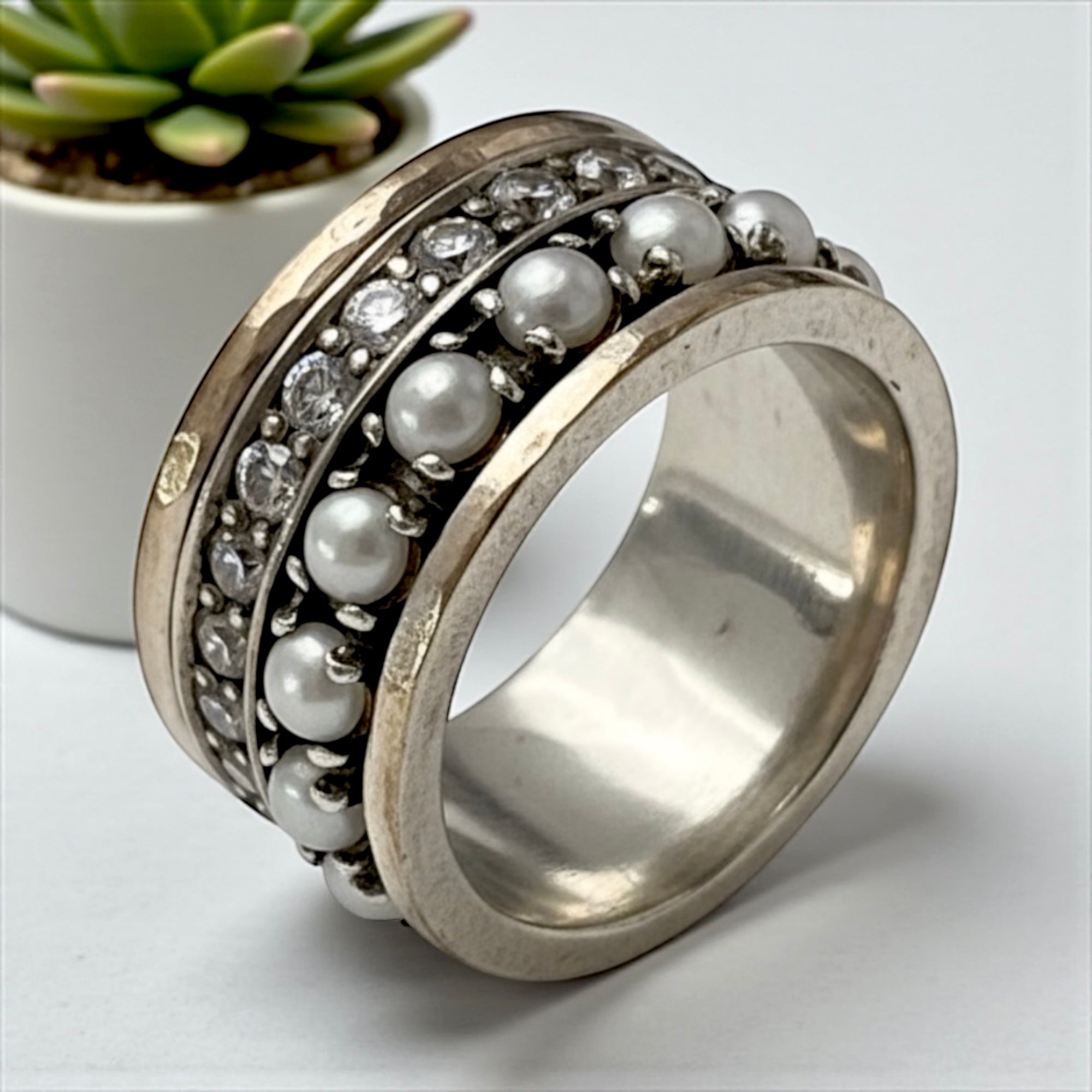 Anti-Stress Ring/Wedding Ring with Pearls in Silver and Gold