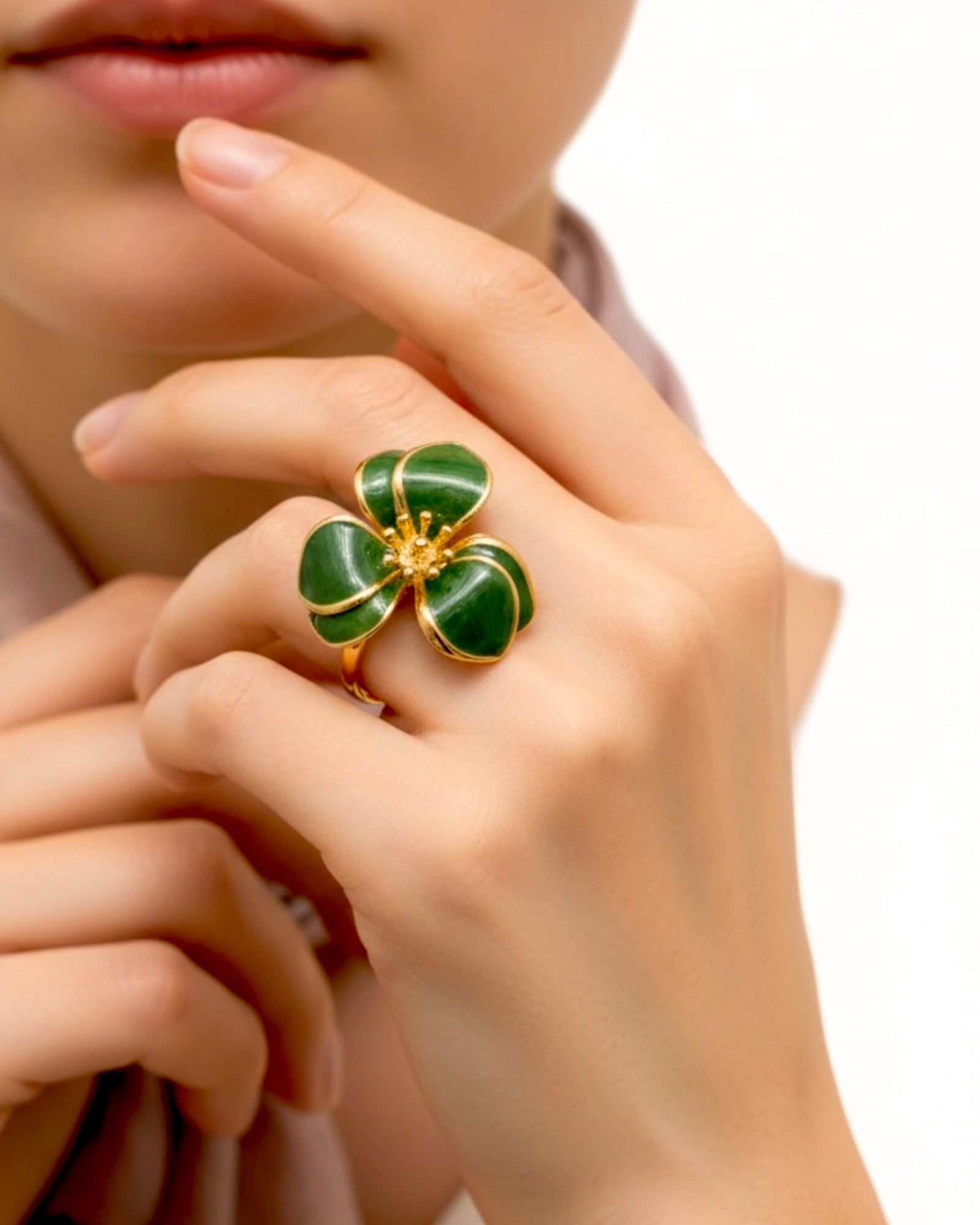 Anel Flor  Pedra Verde em Prata Dourada