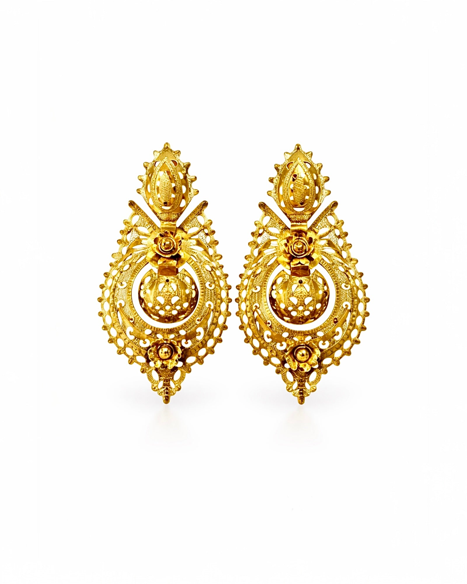 Eggshell Queen Earrings in Gold-Plated Silver