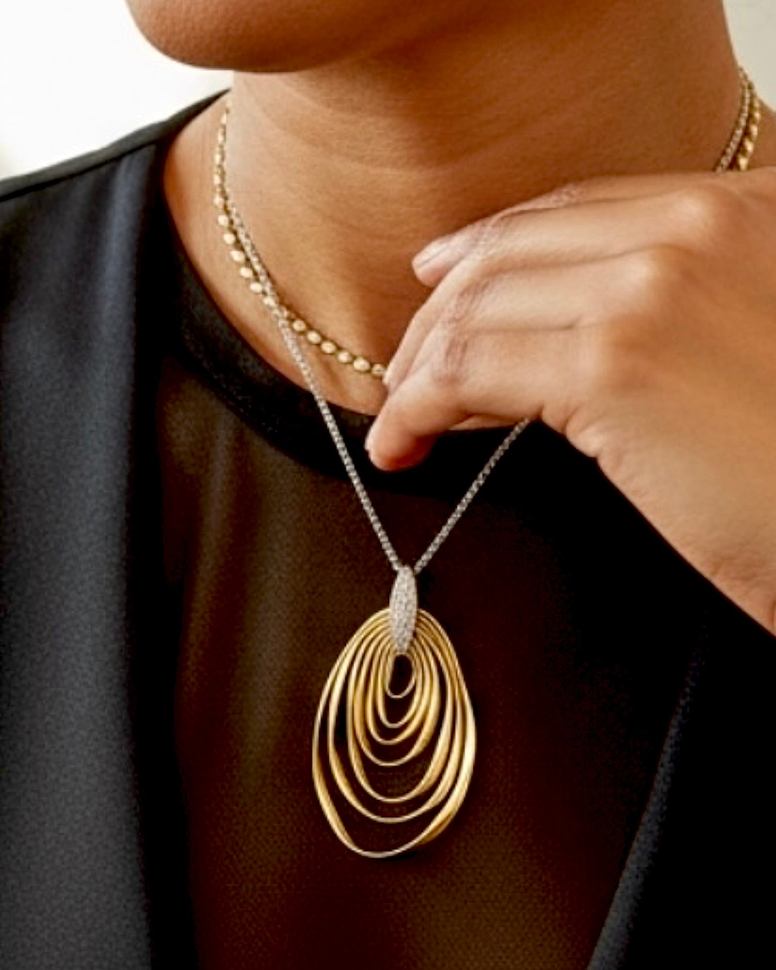 Colar Majestoso em Prata Dourada