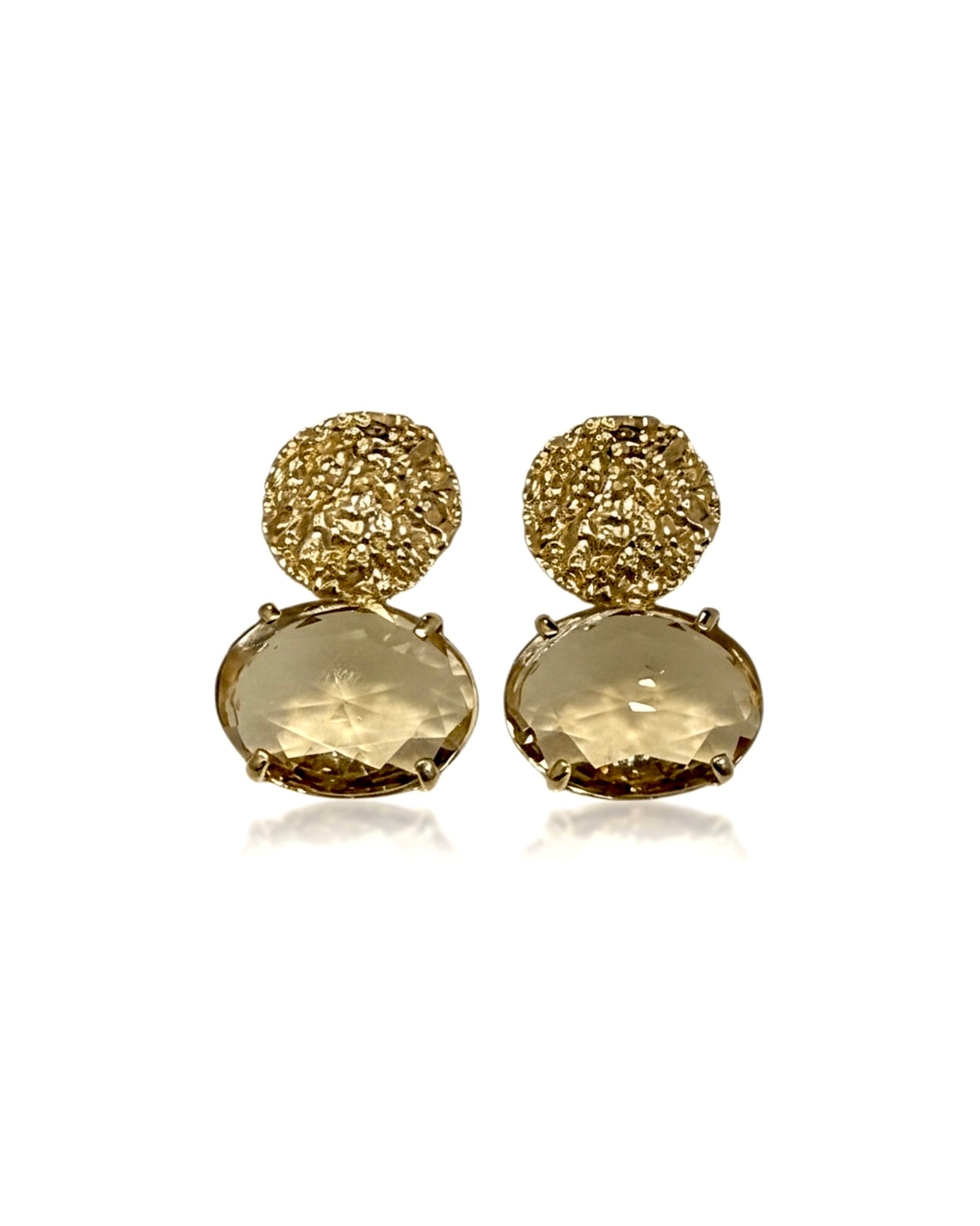 Brincos com Cor Camel  em Prata Dourada