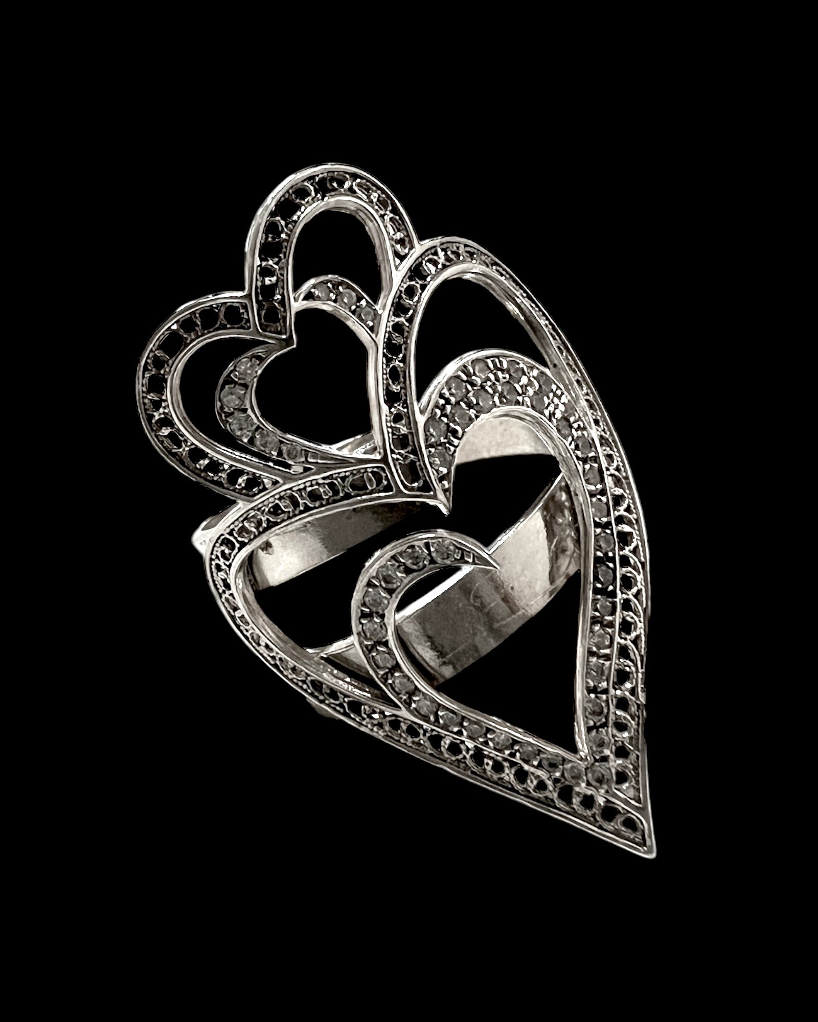 Viana is Love Heart Ring in Silver