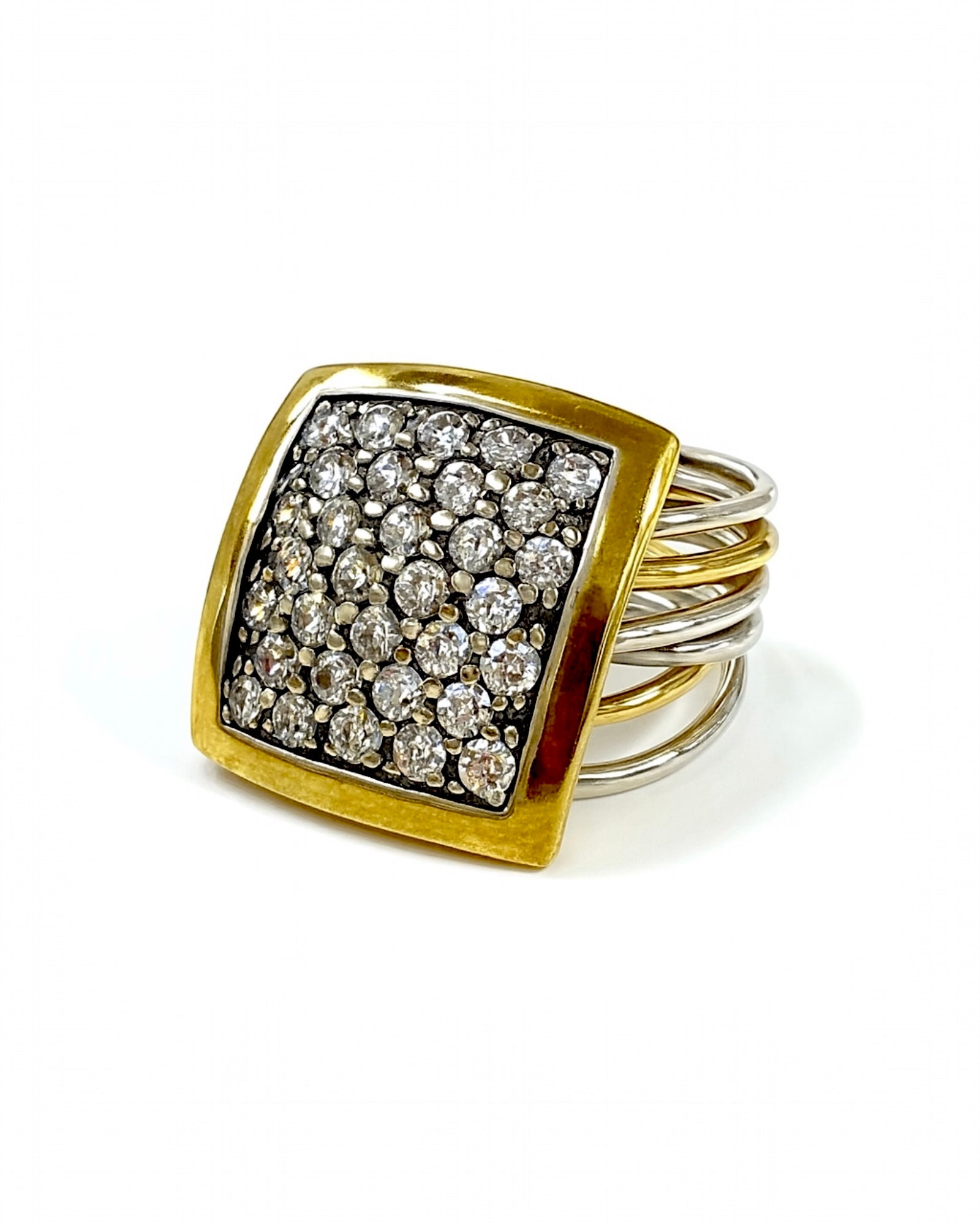 Sophisticated ring in silver and gold