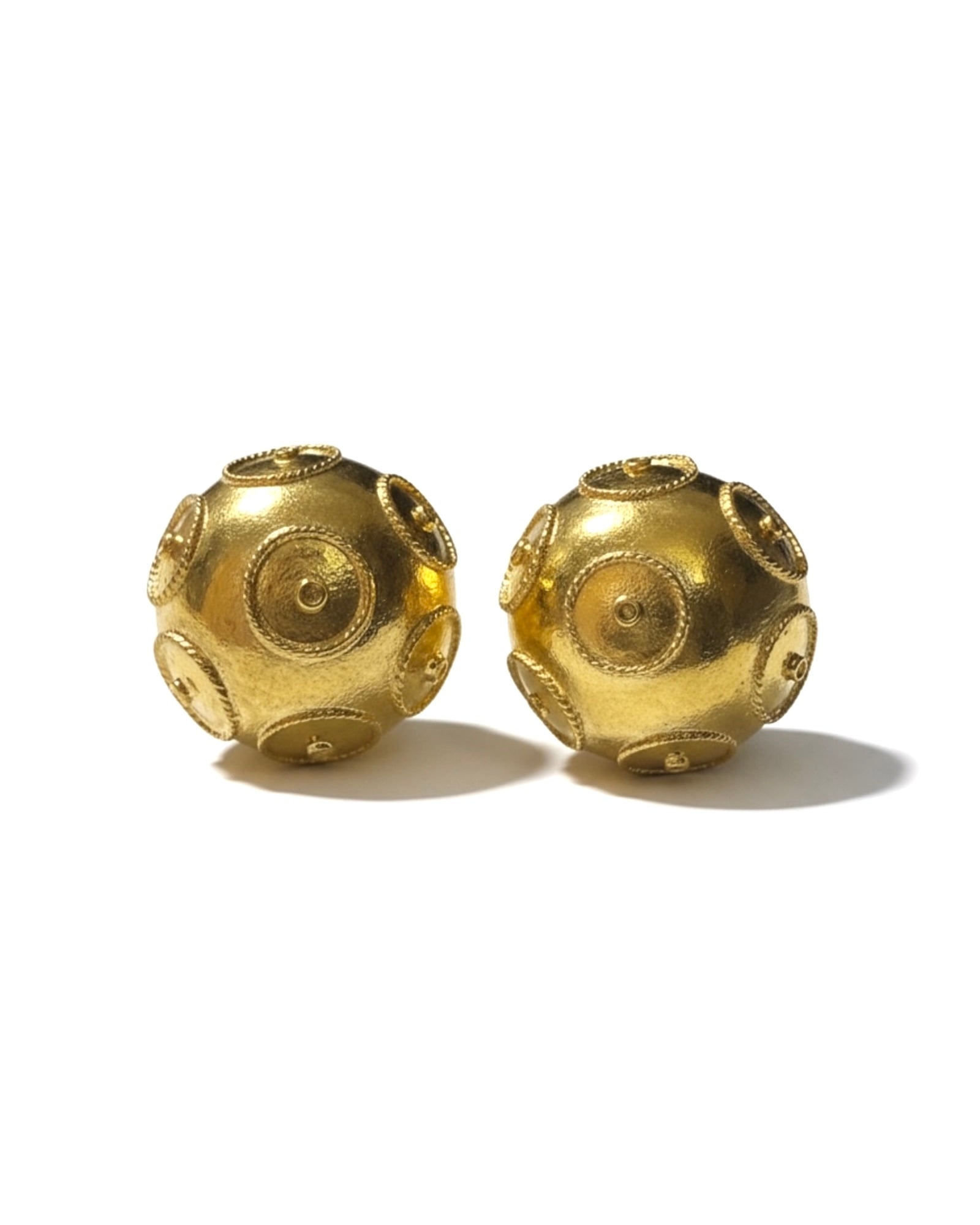 Half-bead earrings from Viana in gold-plated silver.