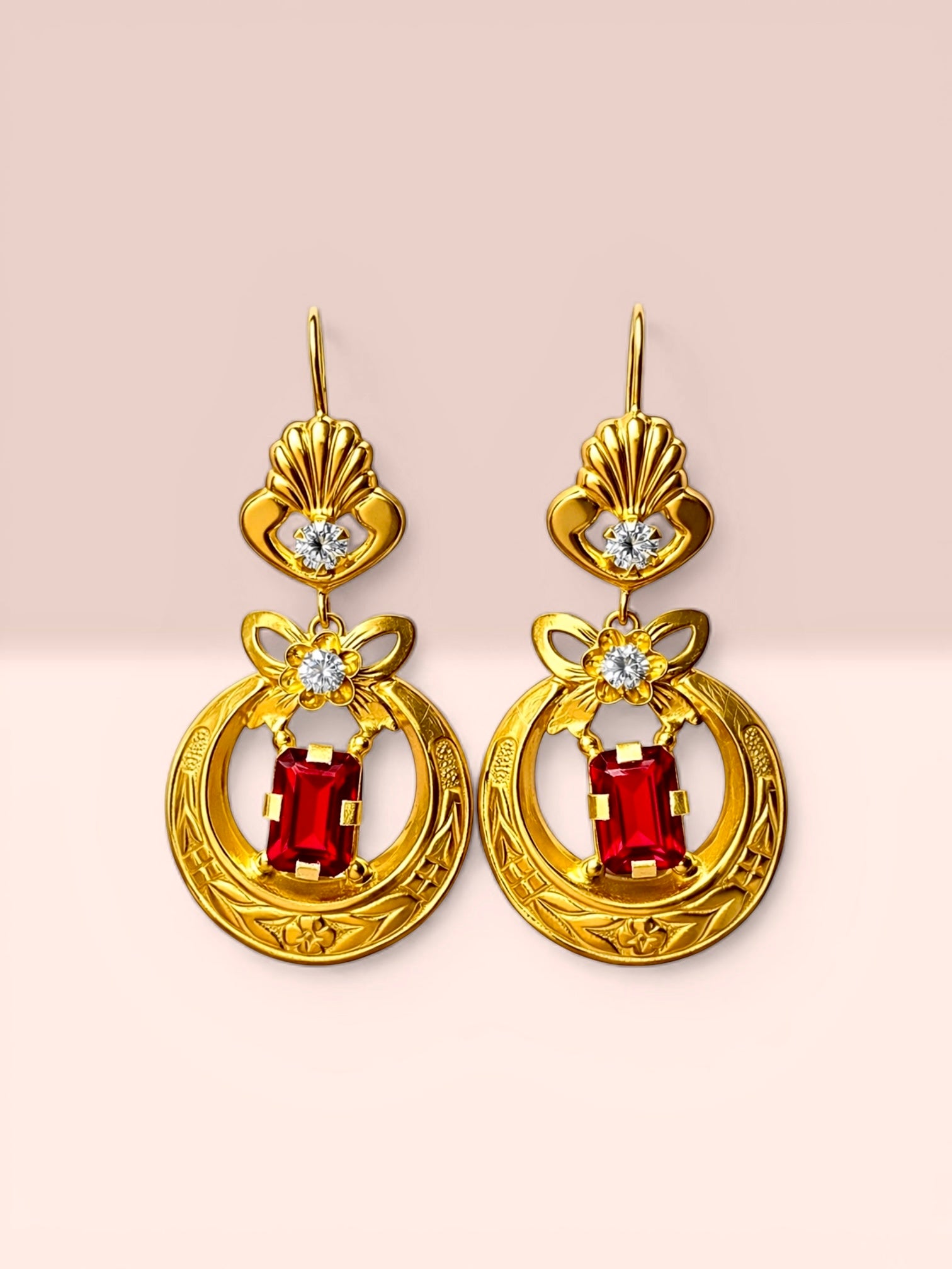 Brincos Barrocos com Pedras Vermelhas em Prata Dourada