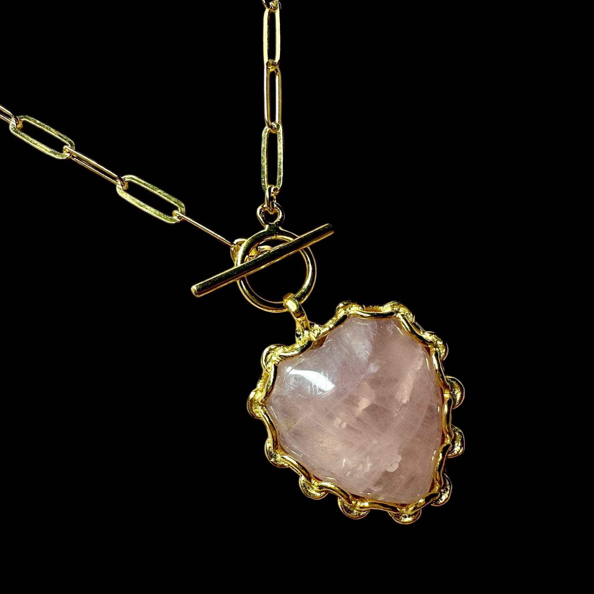 Colar com Coração em Quartzo Rosa e Corrente em Prata Dourada