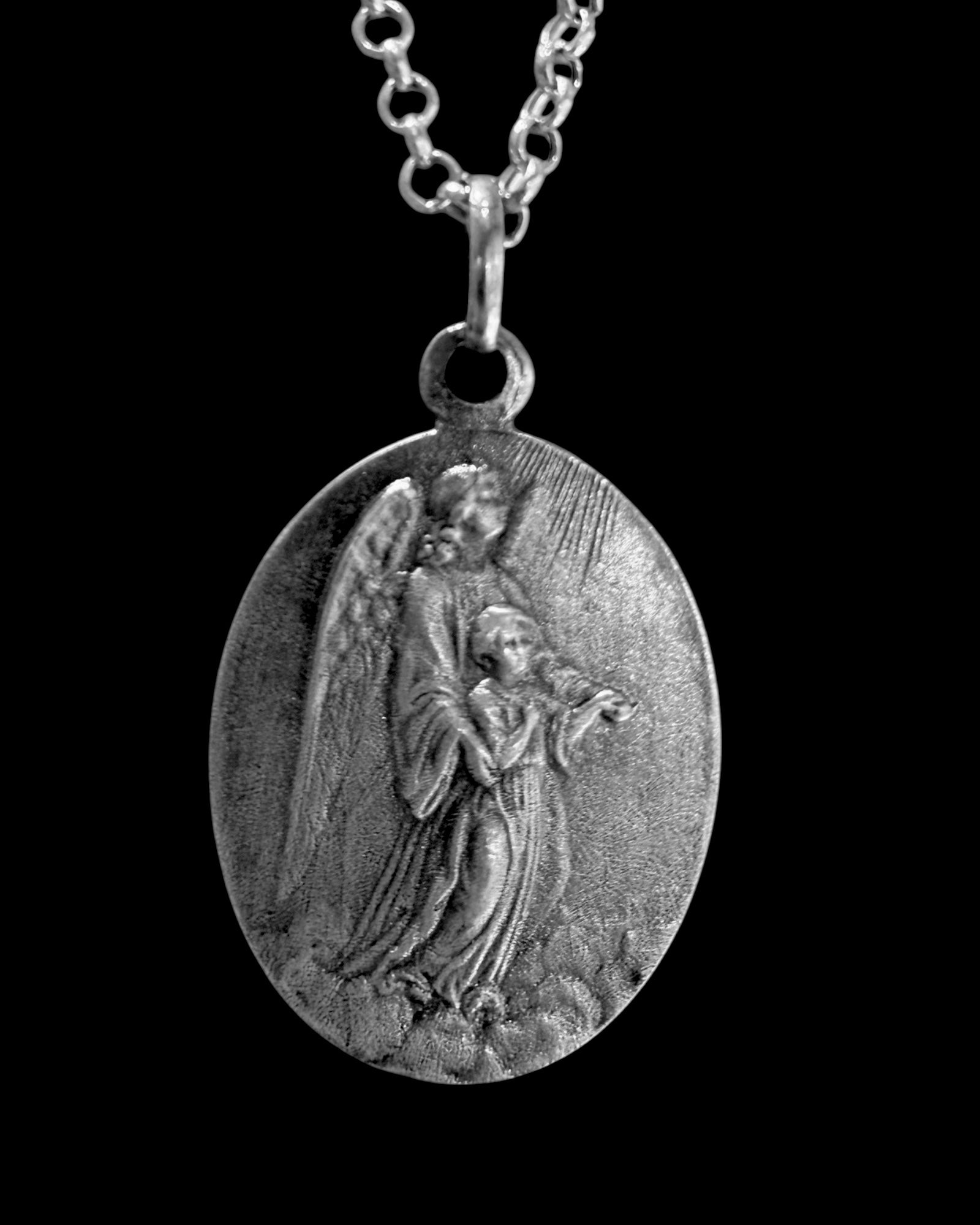 Colar com Nossa Senhora das Graças e Anjo da Guarda.