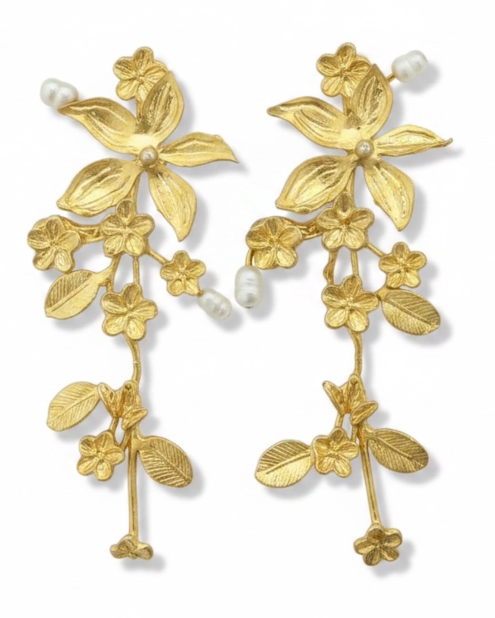 Brincos Flores Pérolas em Prata Dourada