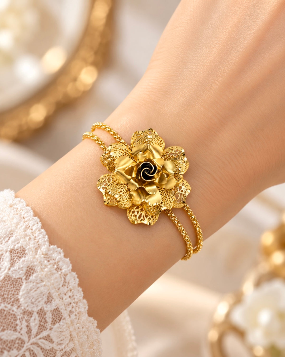 Pulseira Flor em Prata Dourada