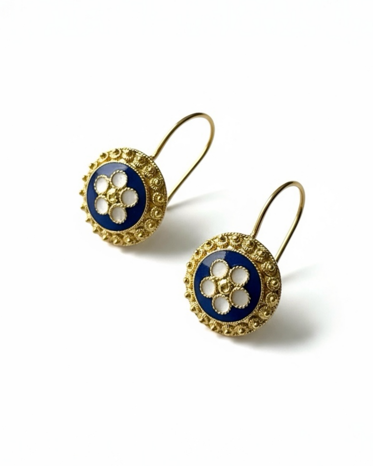 Blue snail earrings in gold-plated silver.