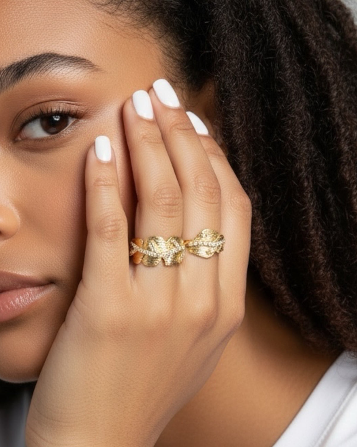 Heart-shaped ring with glitter in gold-plated silver.