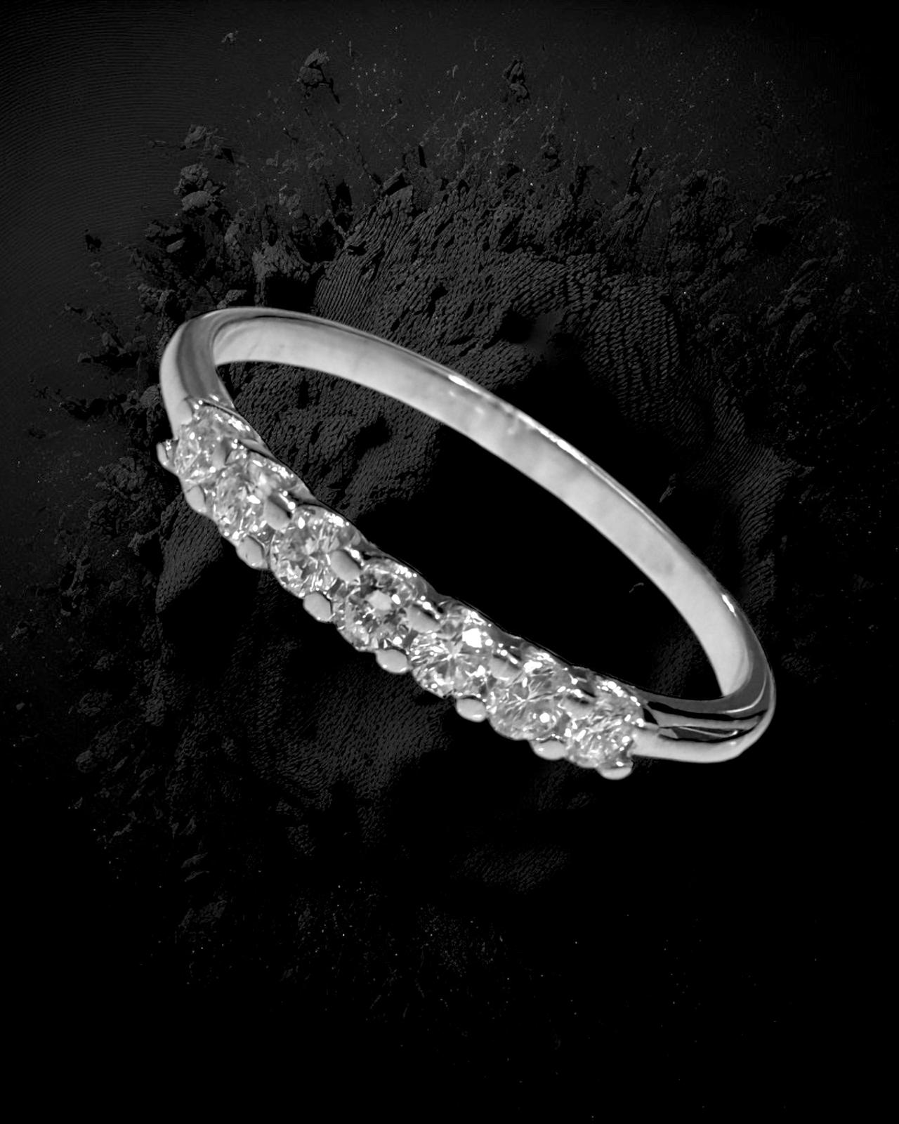 Anel Memória em Ouro com Diamantes