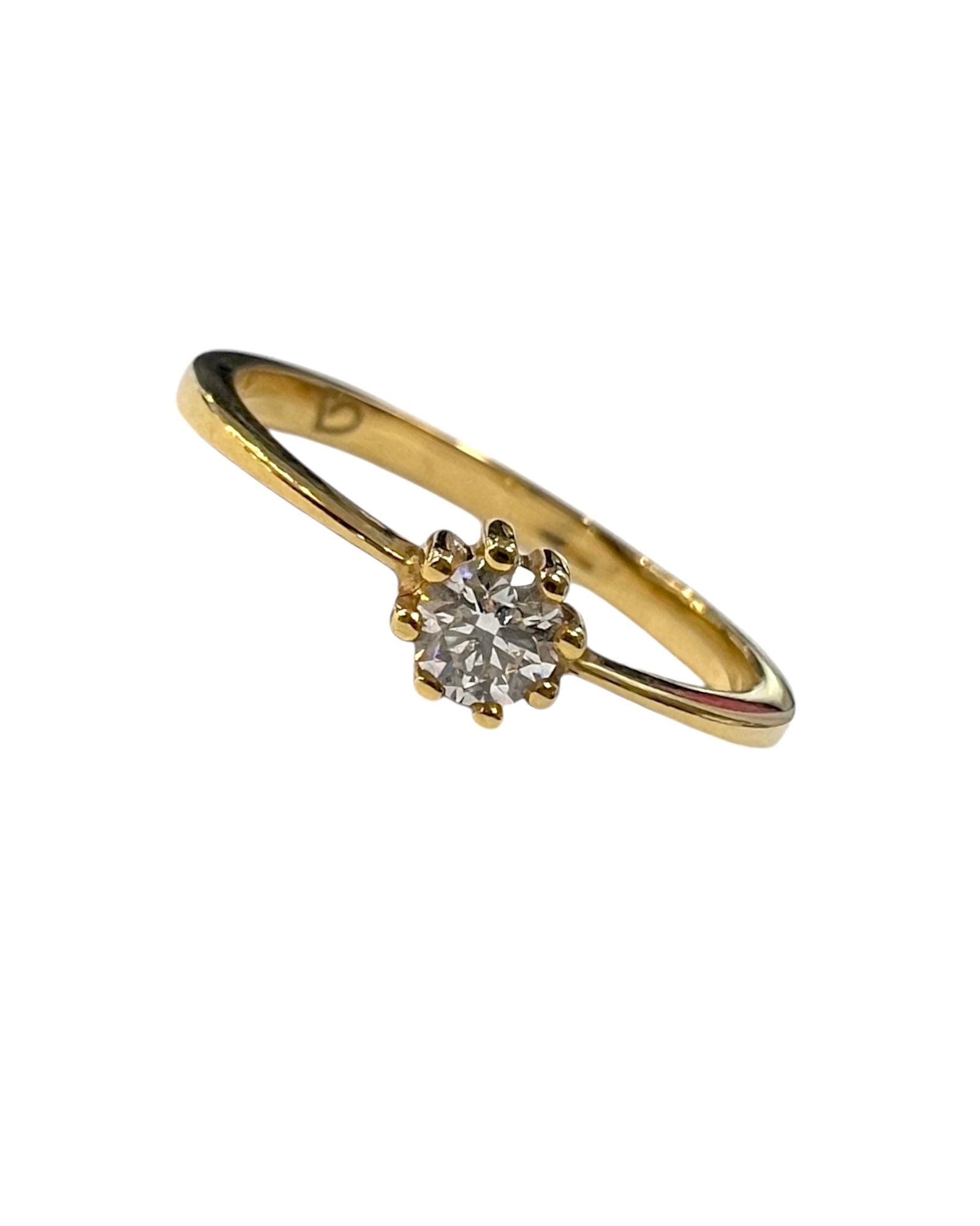 Solitaire Engagement Ring in Yellow Gold and Diamond