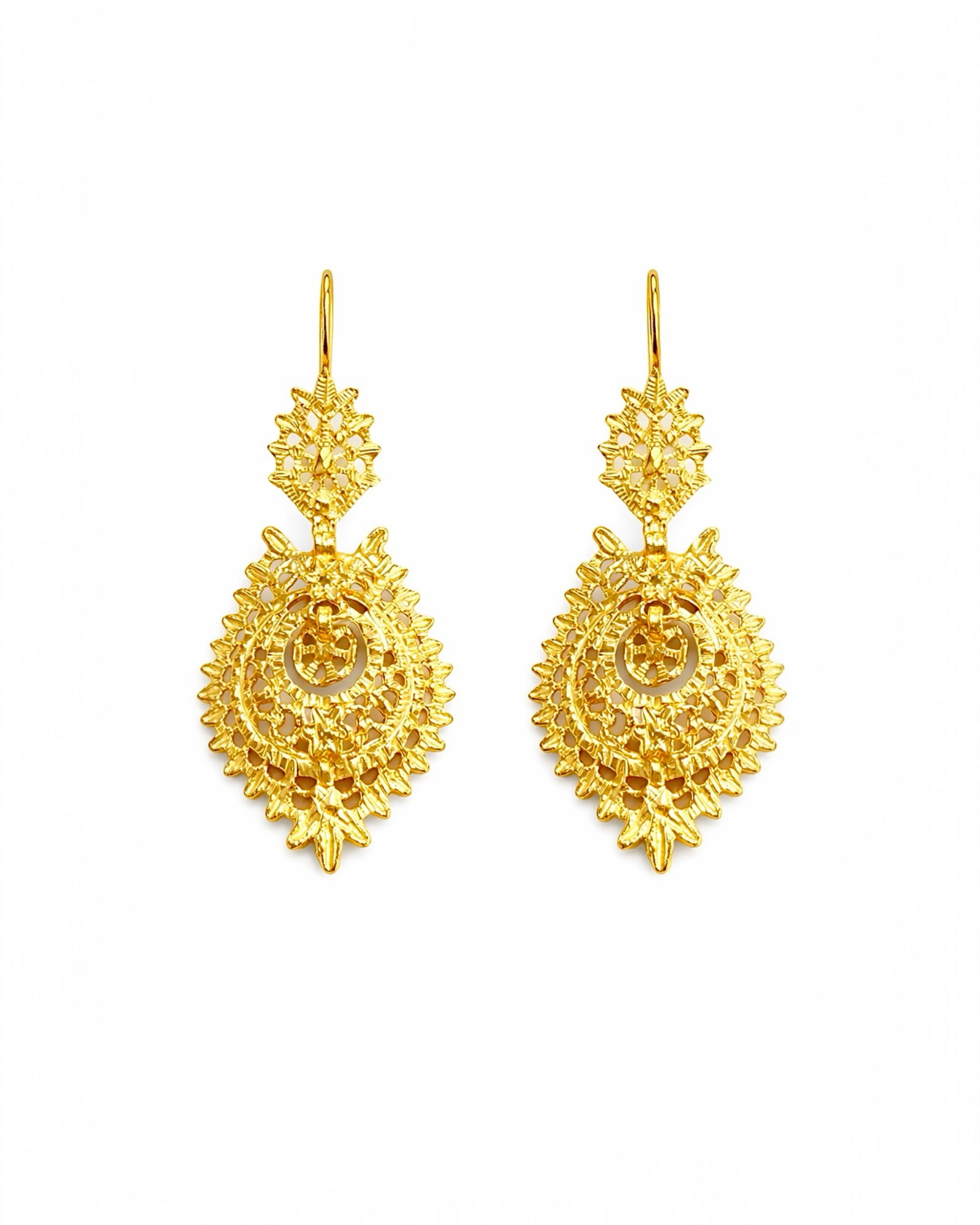 Queen-style earrings in gilded silver.
