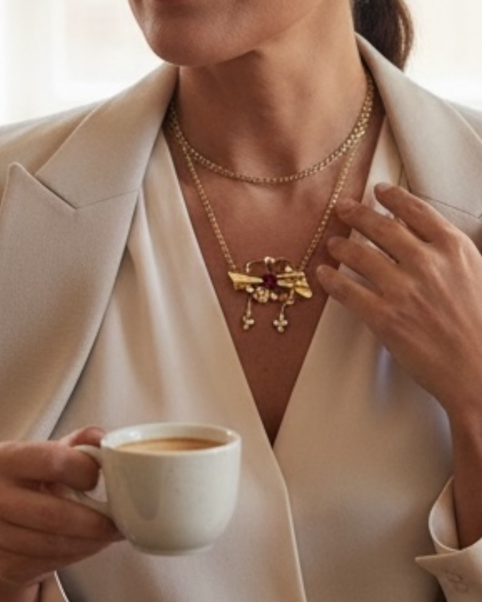 Baroque necklace with red stone in gold-plated silver.
