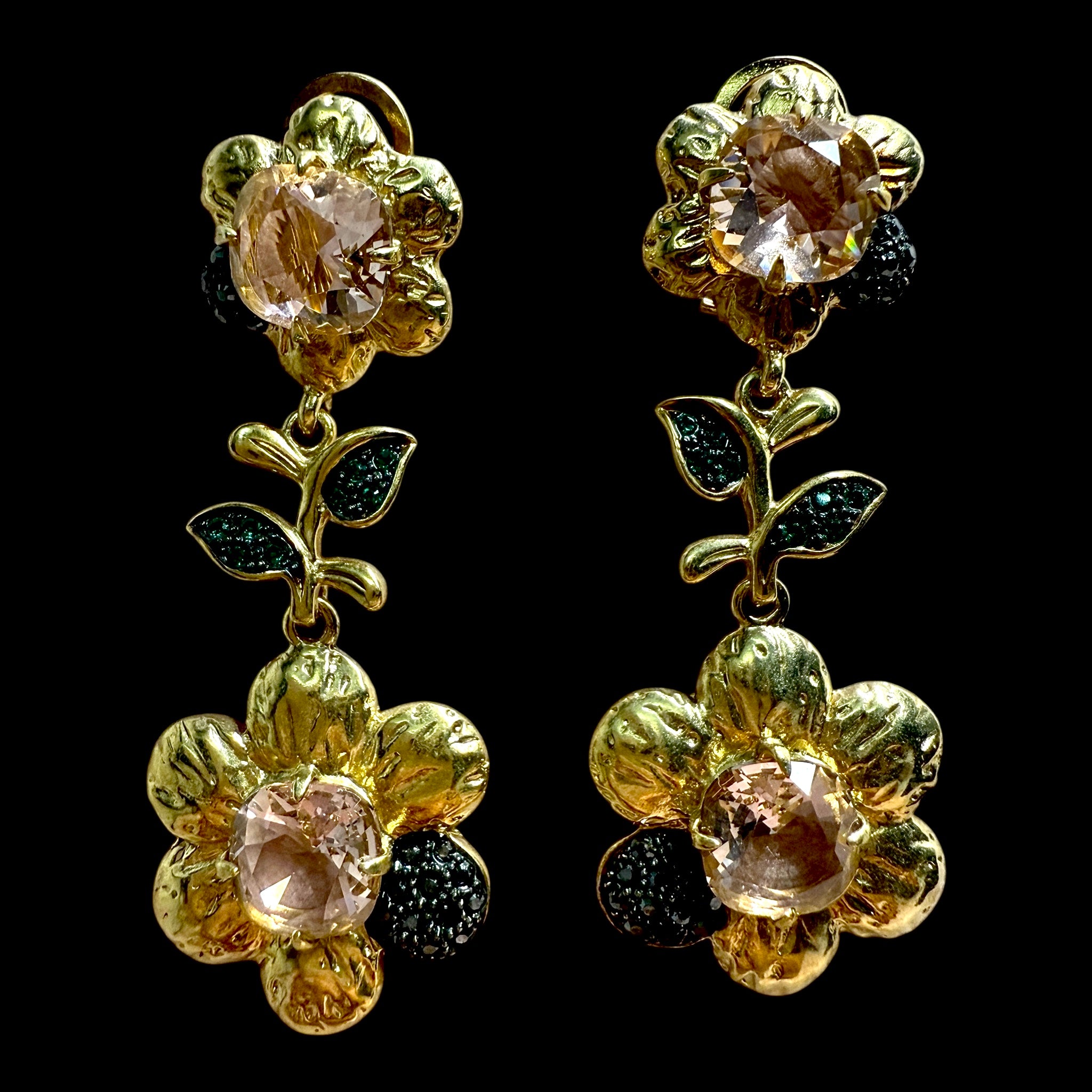 Brincos em Prata Dourada com Flor e Cristal