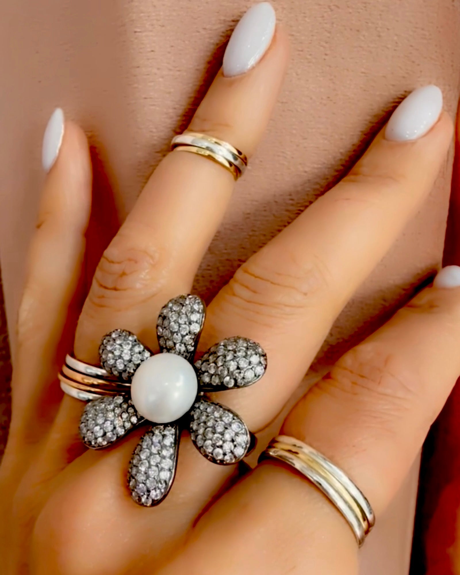Flower Ring with Pearl in Silver