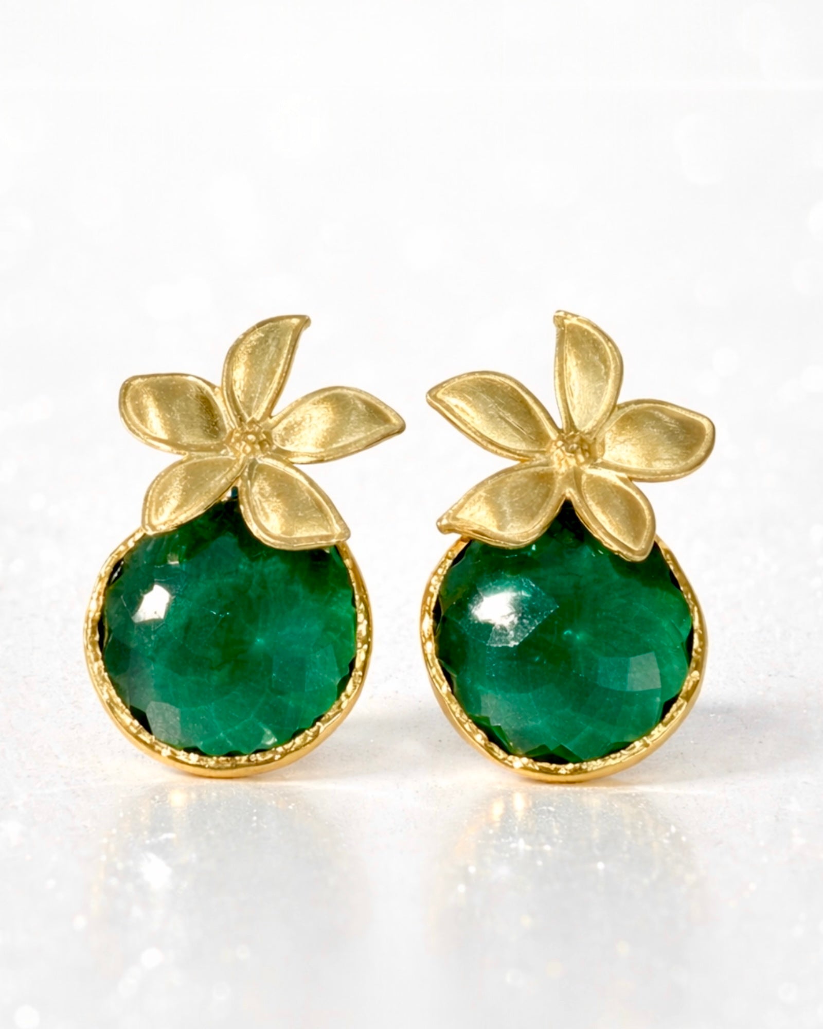Brincos Flores com Pedra Verde em Prata Dourada