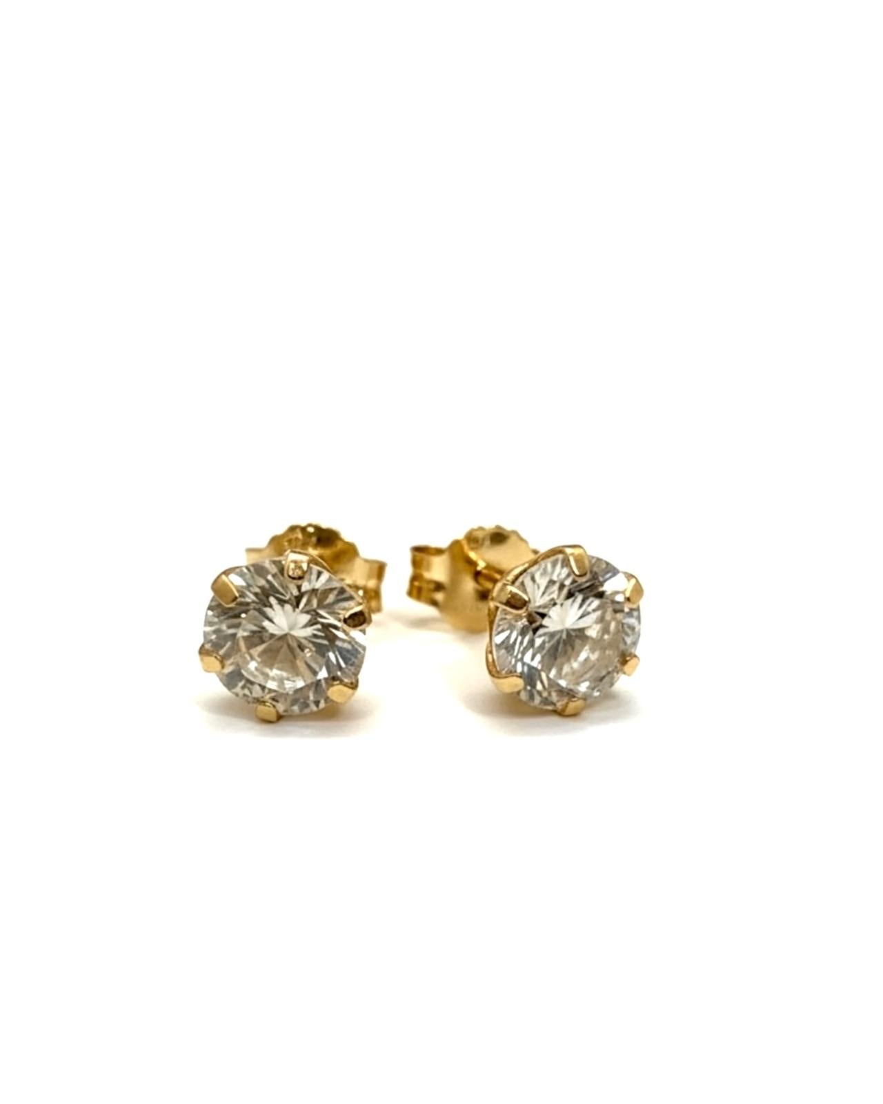 Solitaire Earrings in Gold