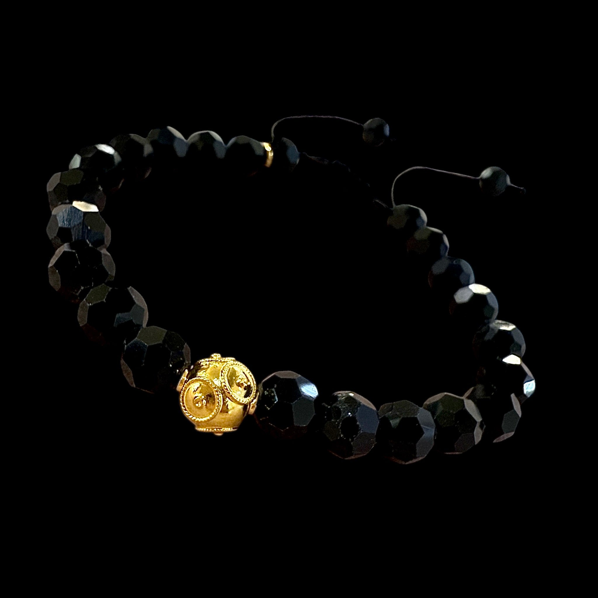Pulseira Pedras Pretas com Conta de Viana em Prata Dourada