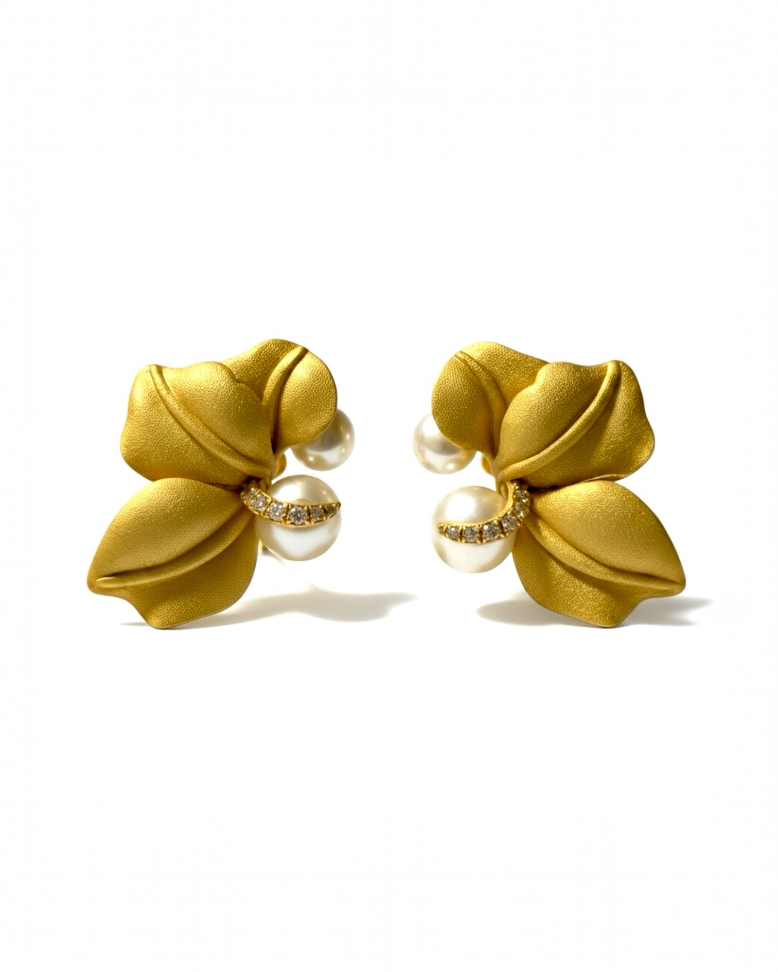 Flower Earrings with Pearl in Gold-Plated Silver