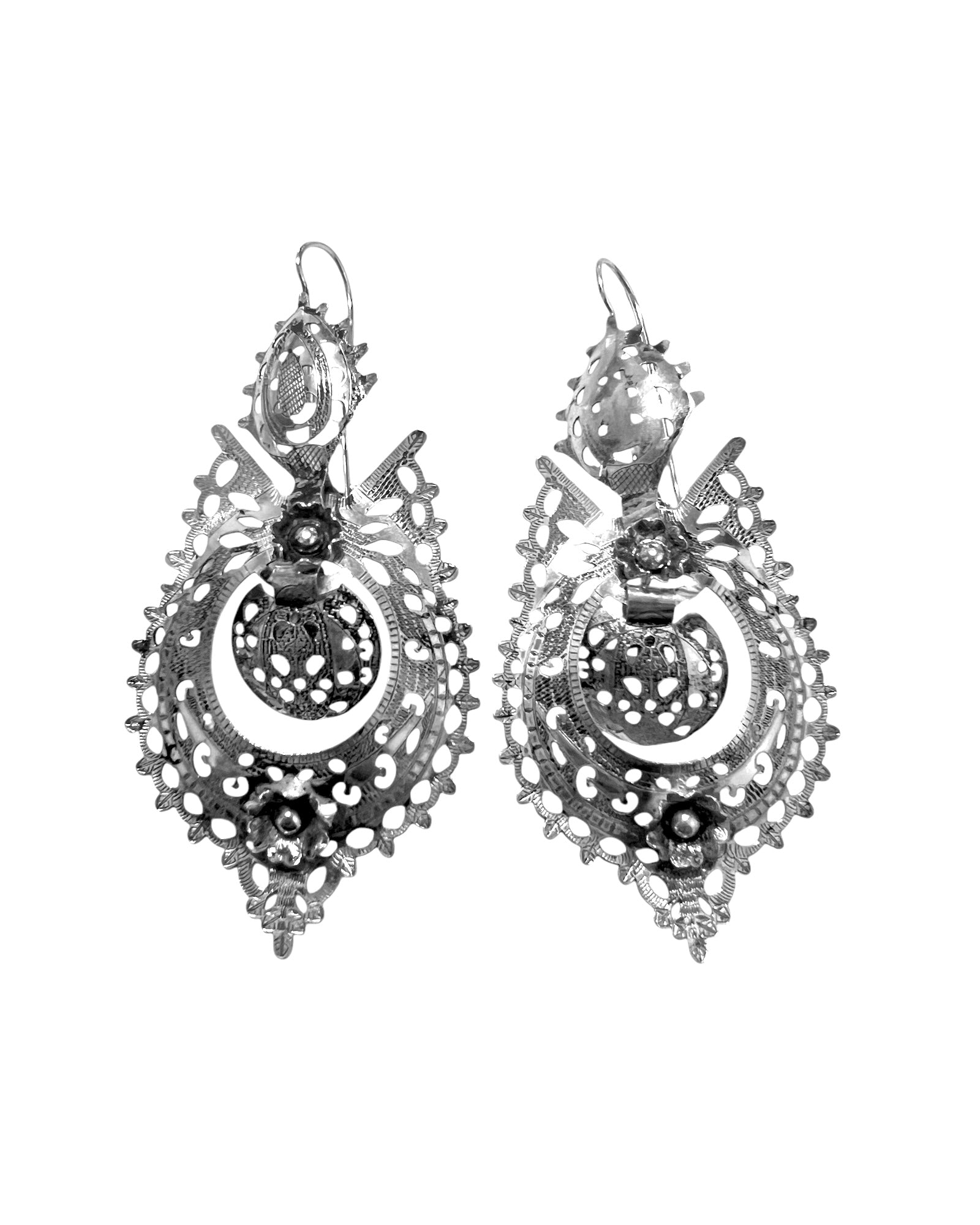 Eggshell Queen Earrings in Silver