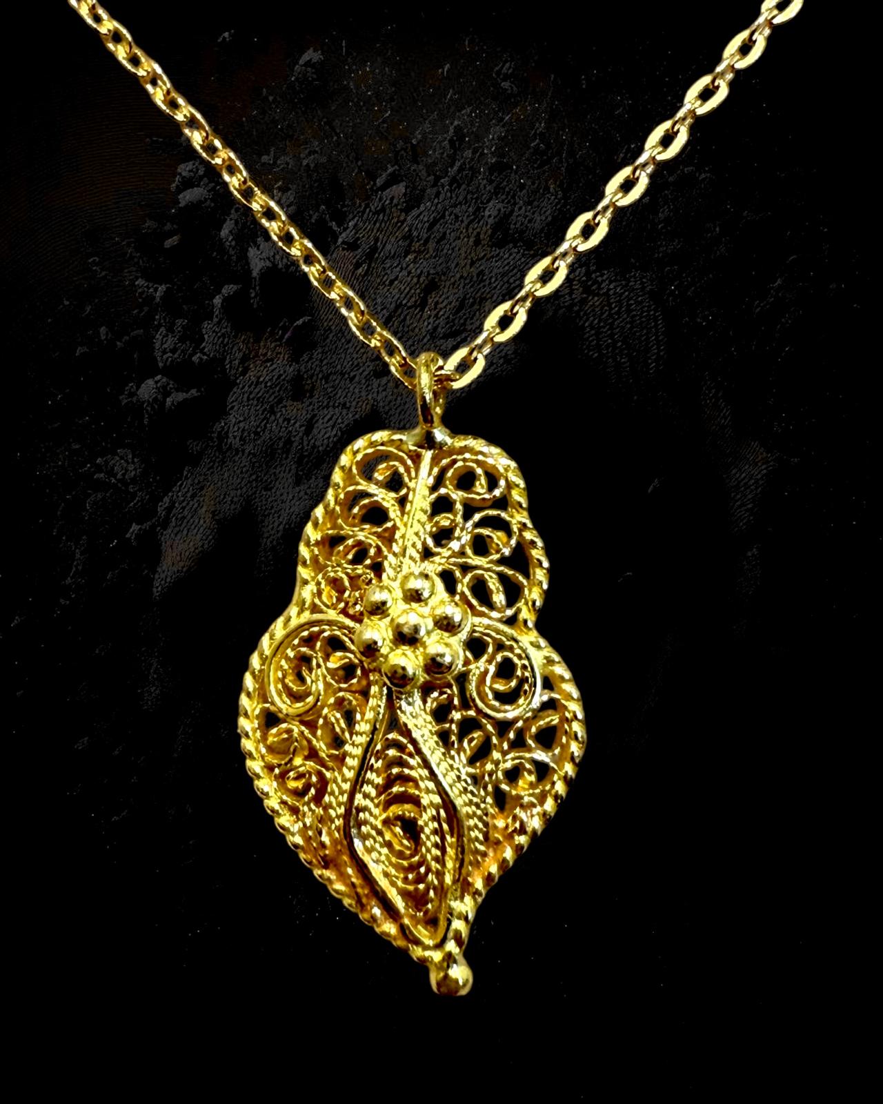 Colar Coração de Viana com Brilhante em Ouro