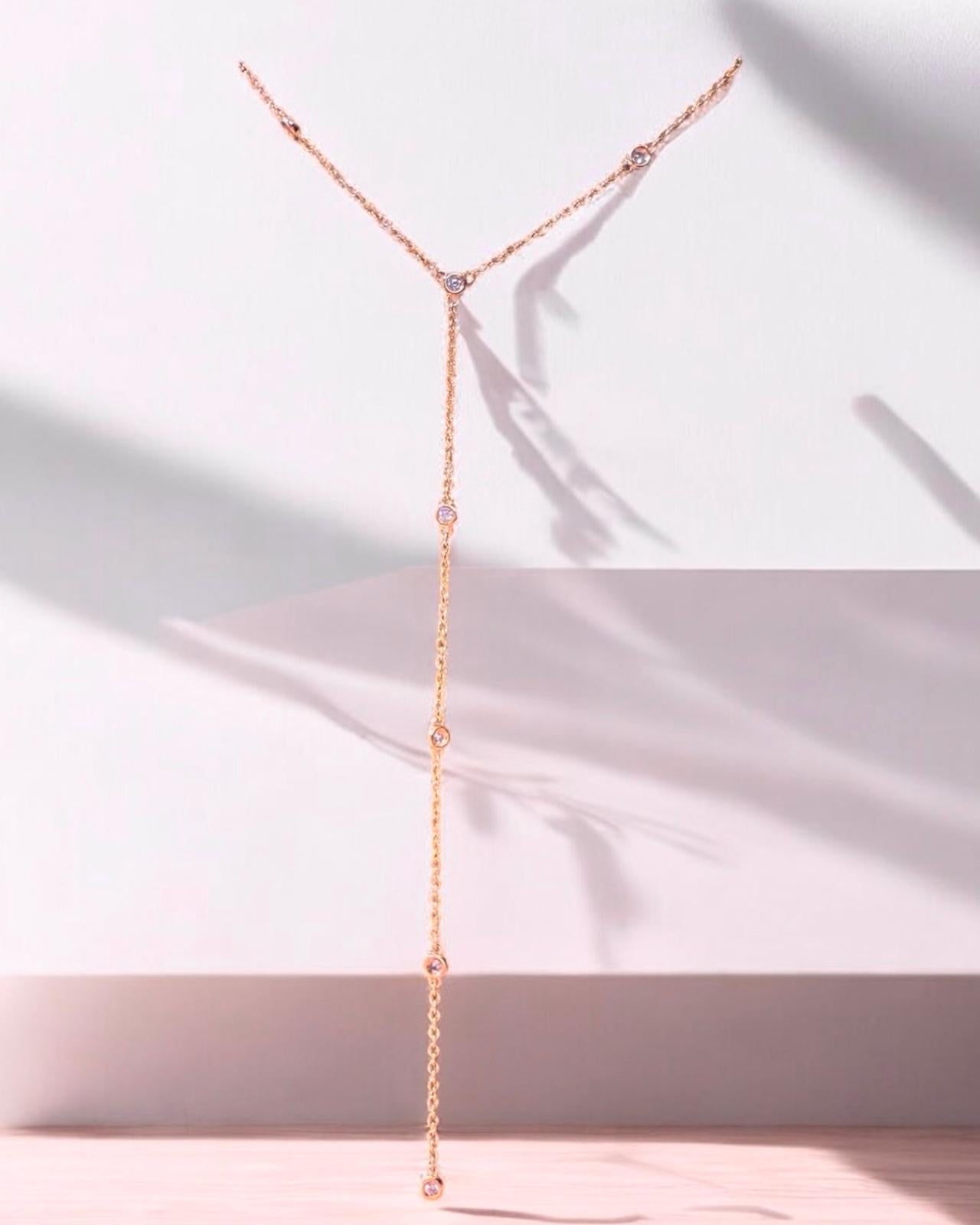 Colar Decote Elegante em Prata Rosa