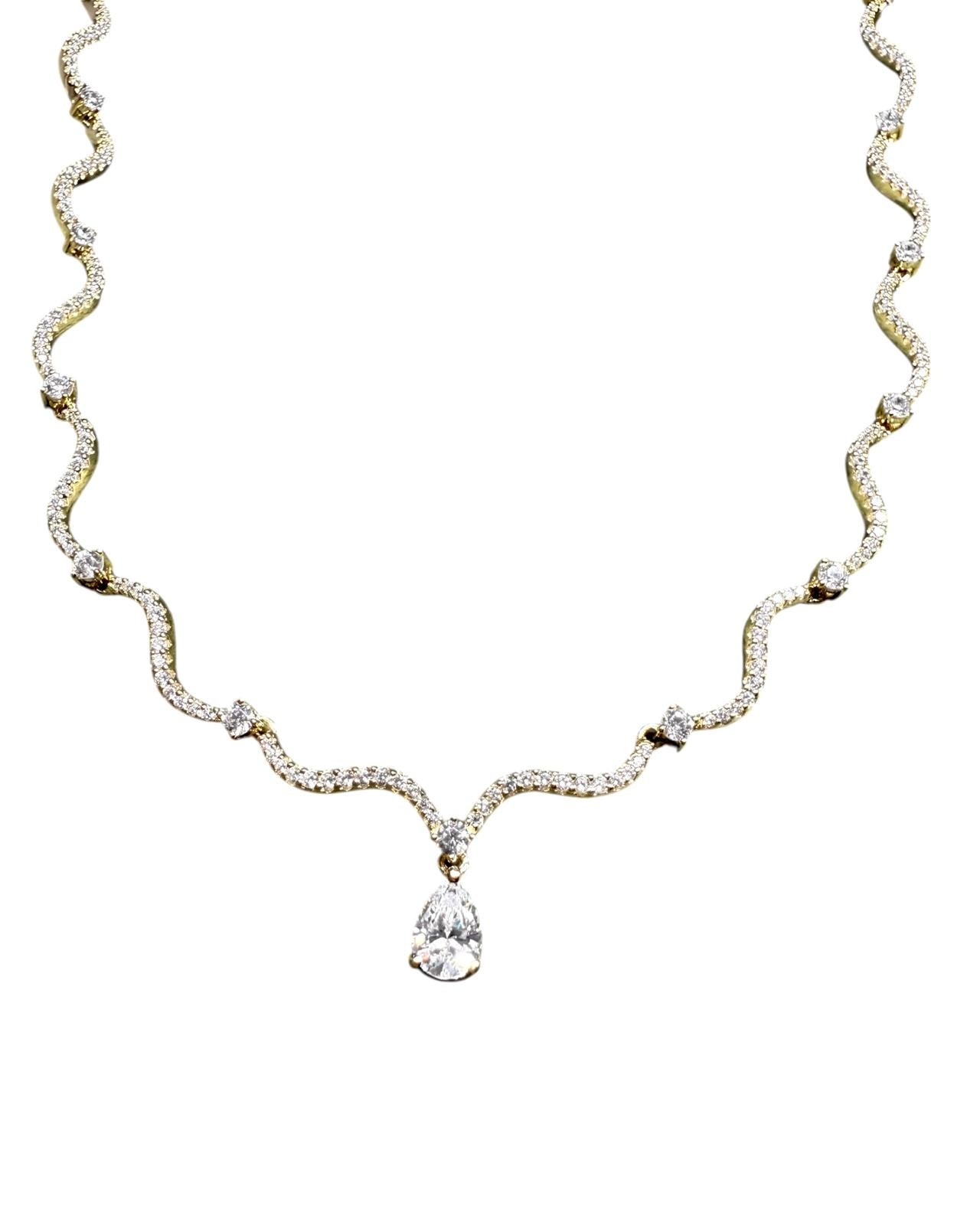 Colar Encanto com Gota em Prata Dourada