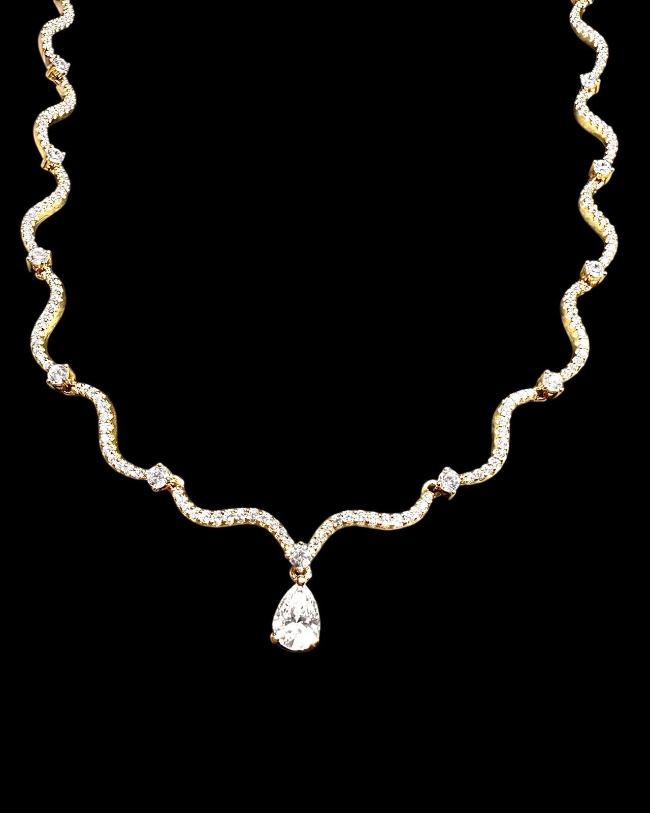 Colar Encanto com Gota em Prata Dourada